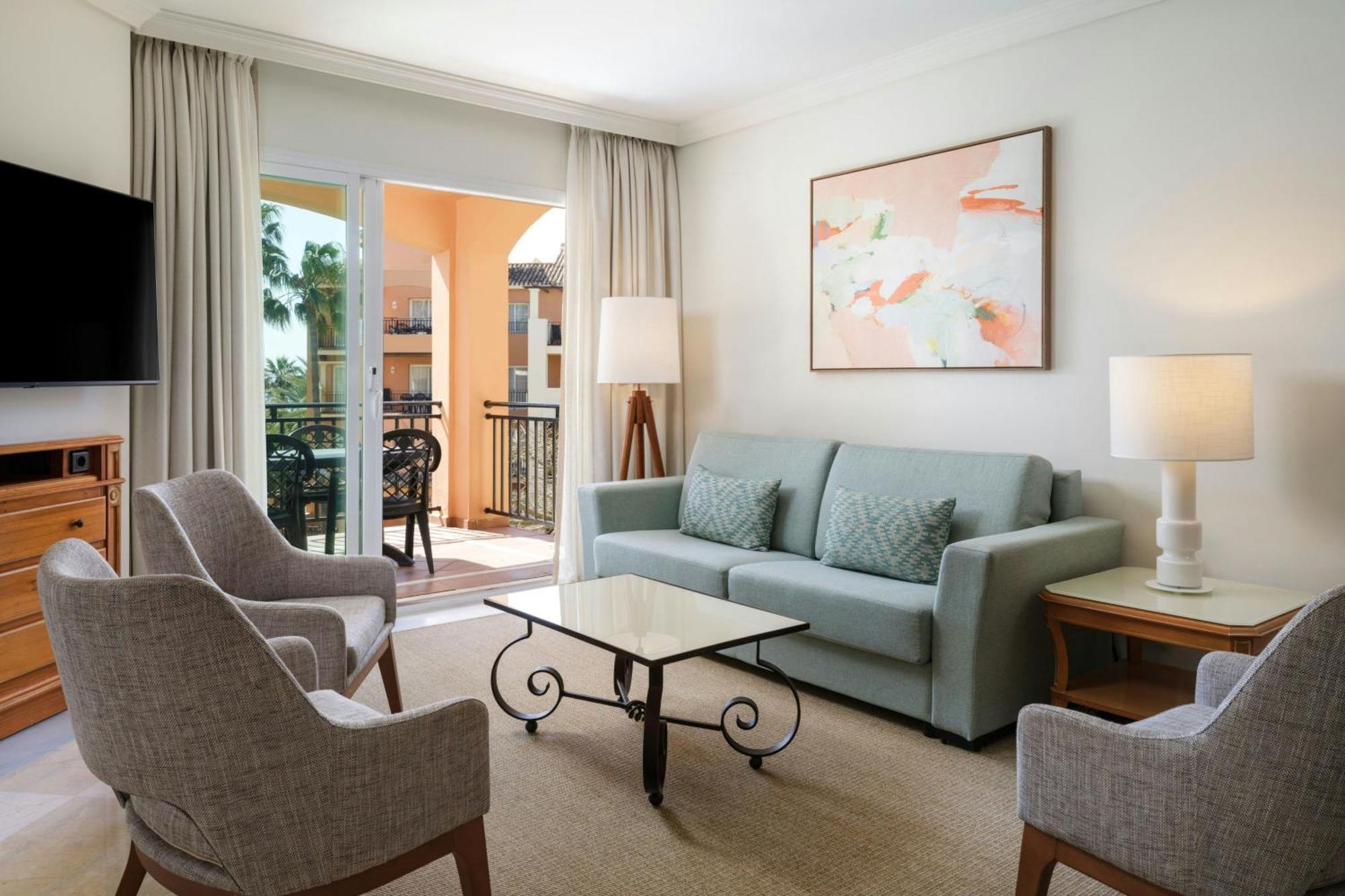 Three-Bedroom Apartment with Balcony,1765585452:JPEG