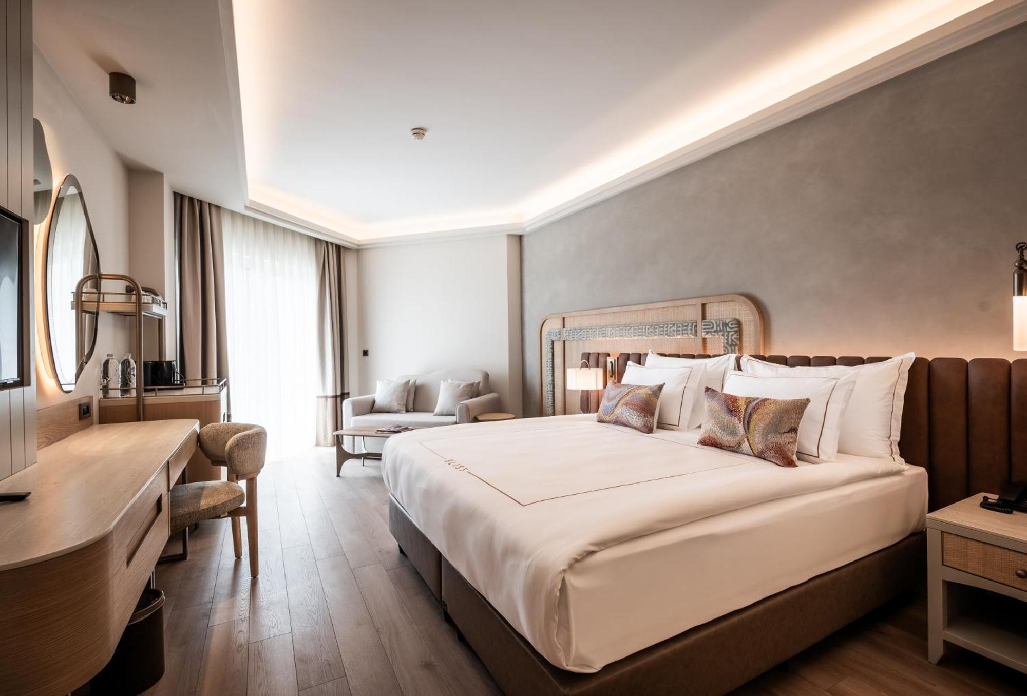 Deluxe Room Land View