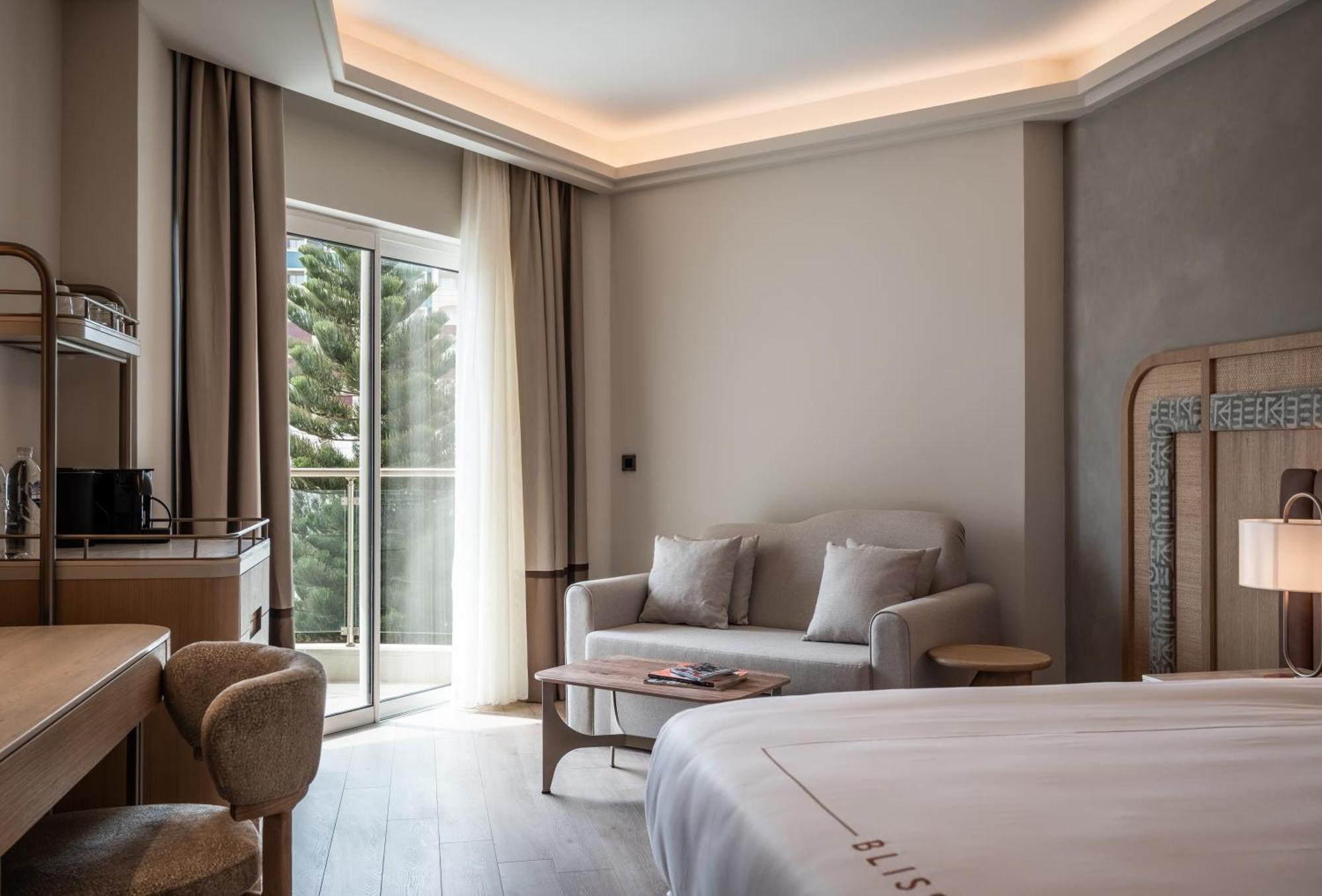 Deluxe Room Land View