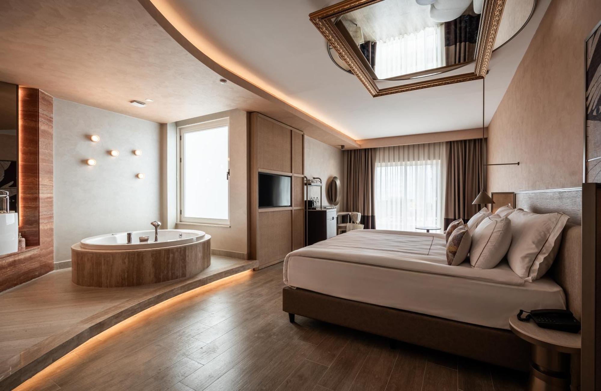 Superior Jacuzzi Garden Up Sea View