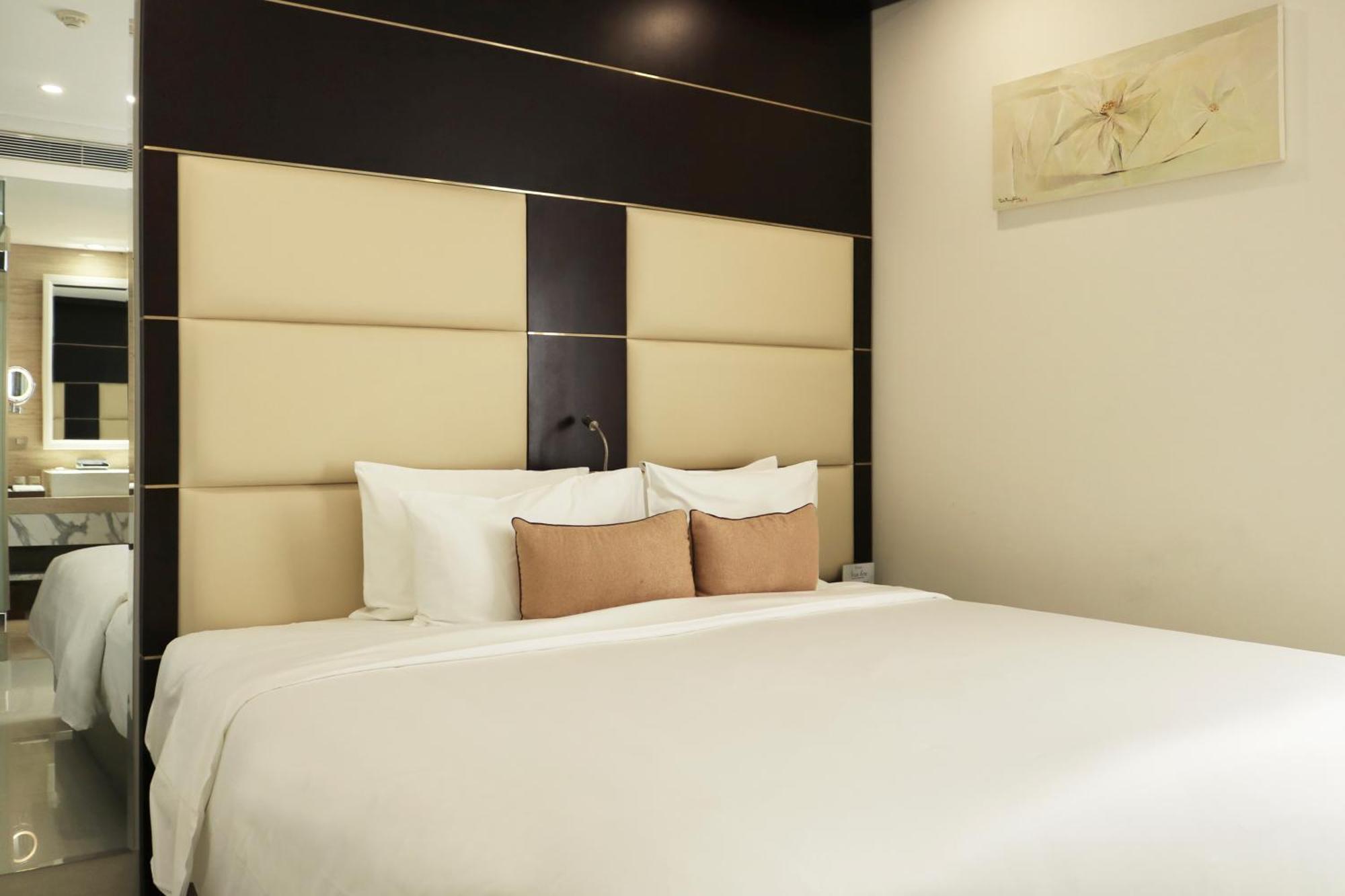 Deluxe Double Room Partial Ocean View High Tea
