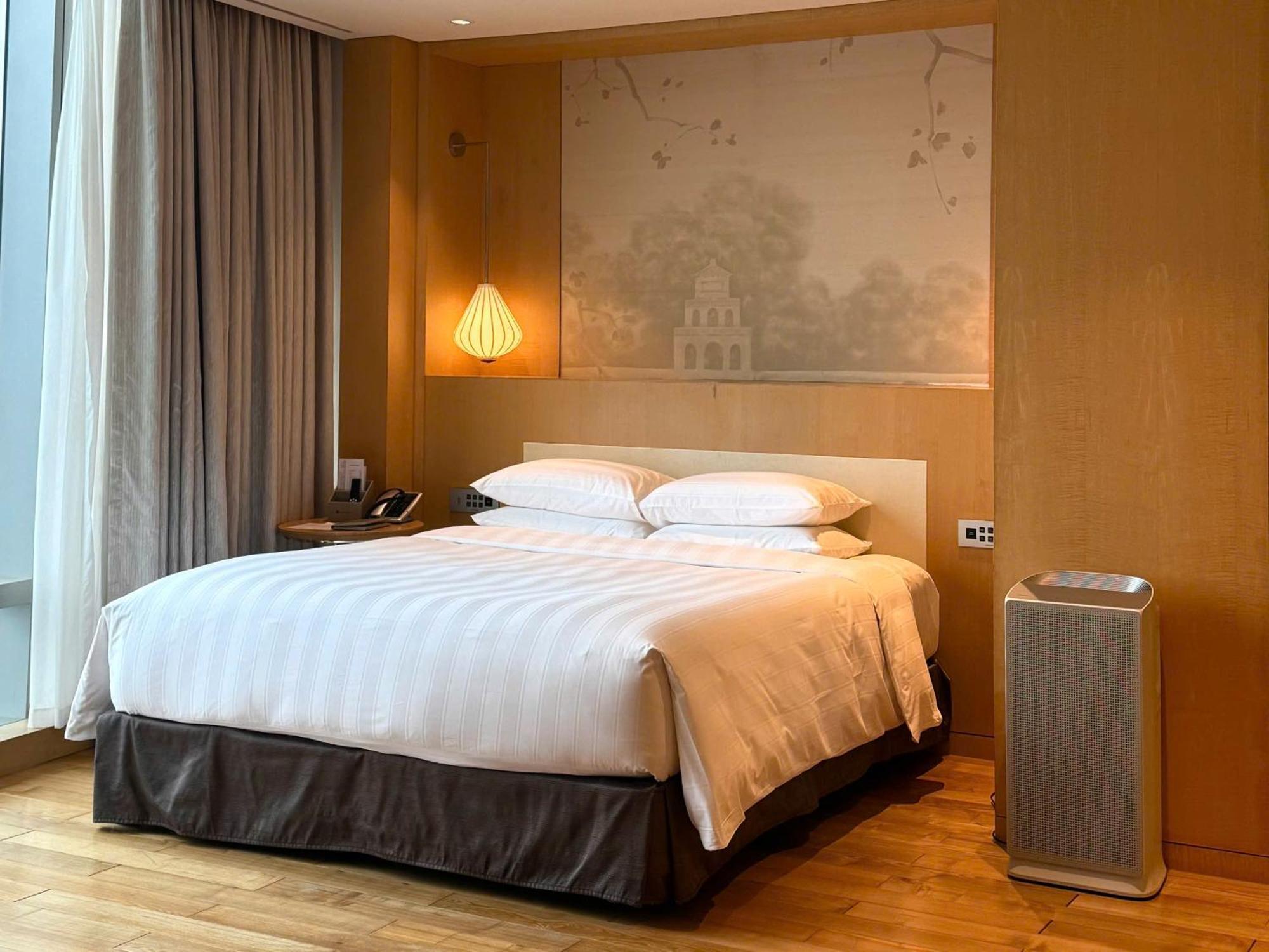 Club Junior King Suite