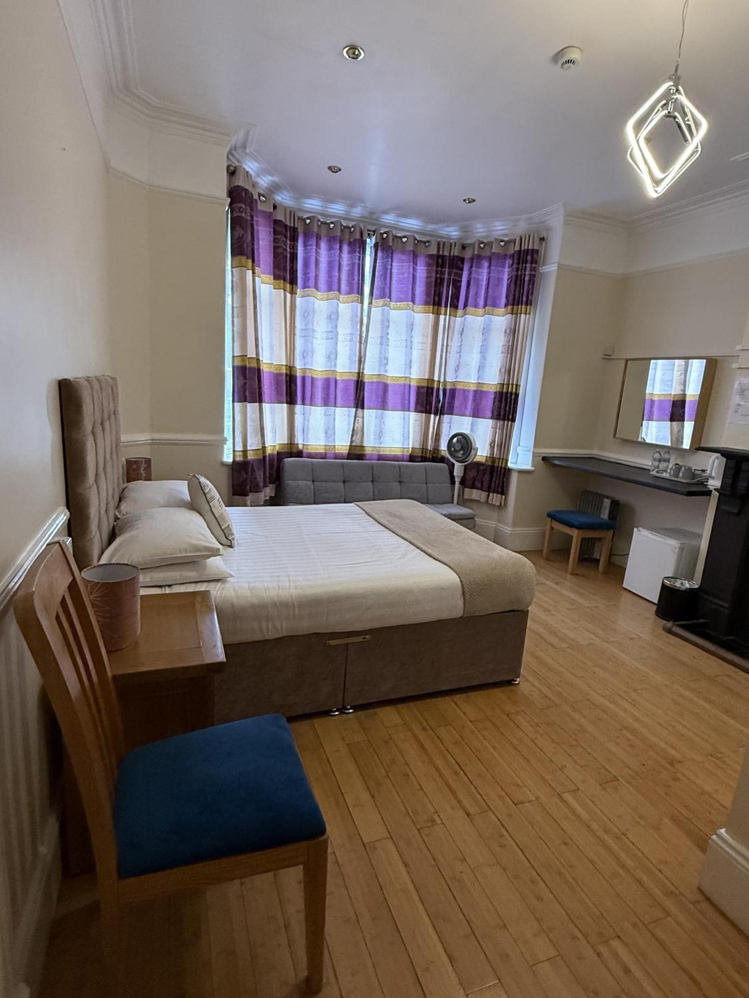 Double Room Private Bathroom
