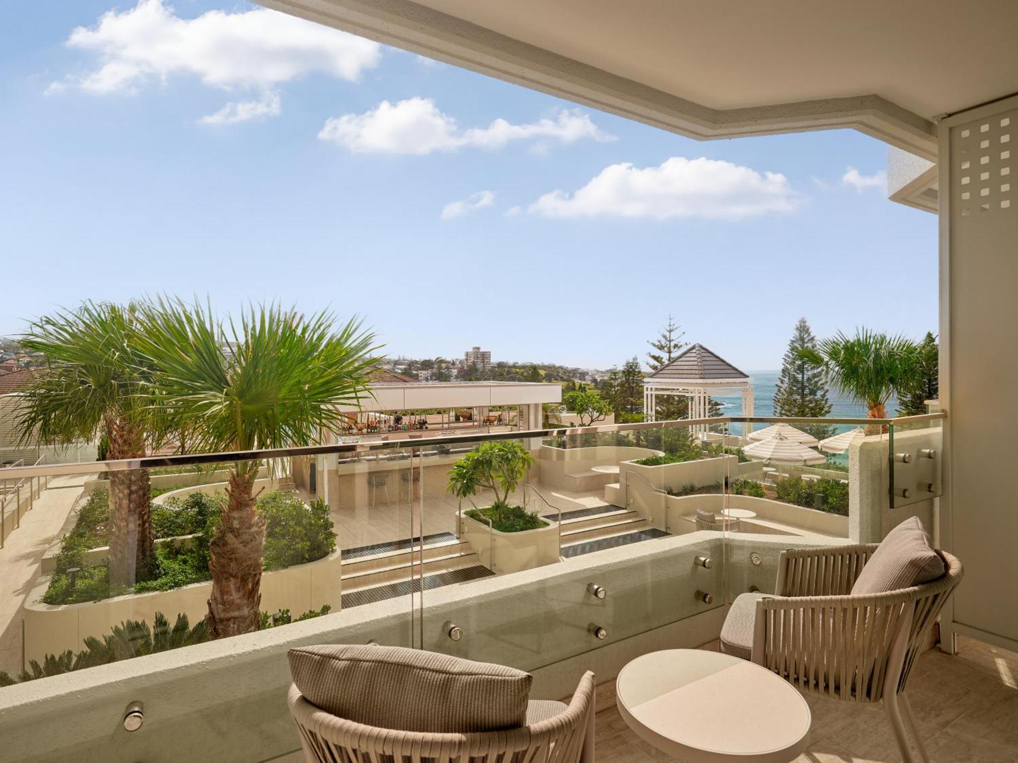 Premium King Room Pool View