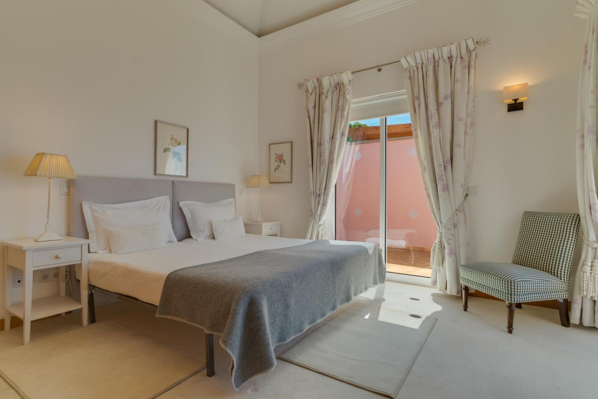 Three-Bedroom Villa Sea View