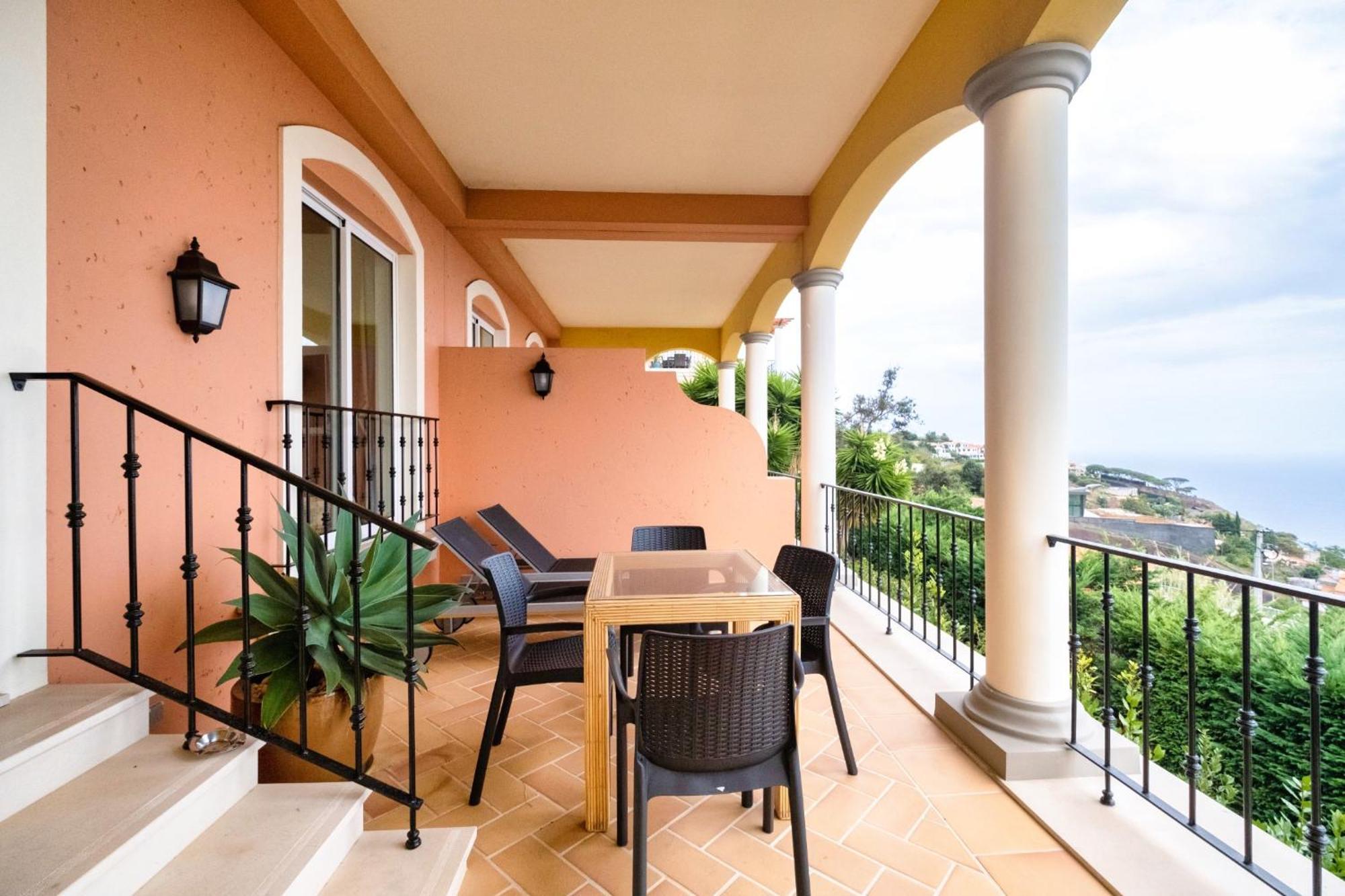 Two-Bedroom Apartment Sea View