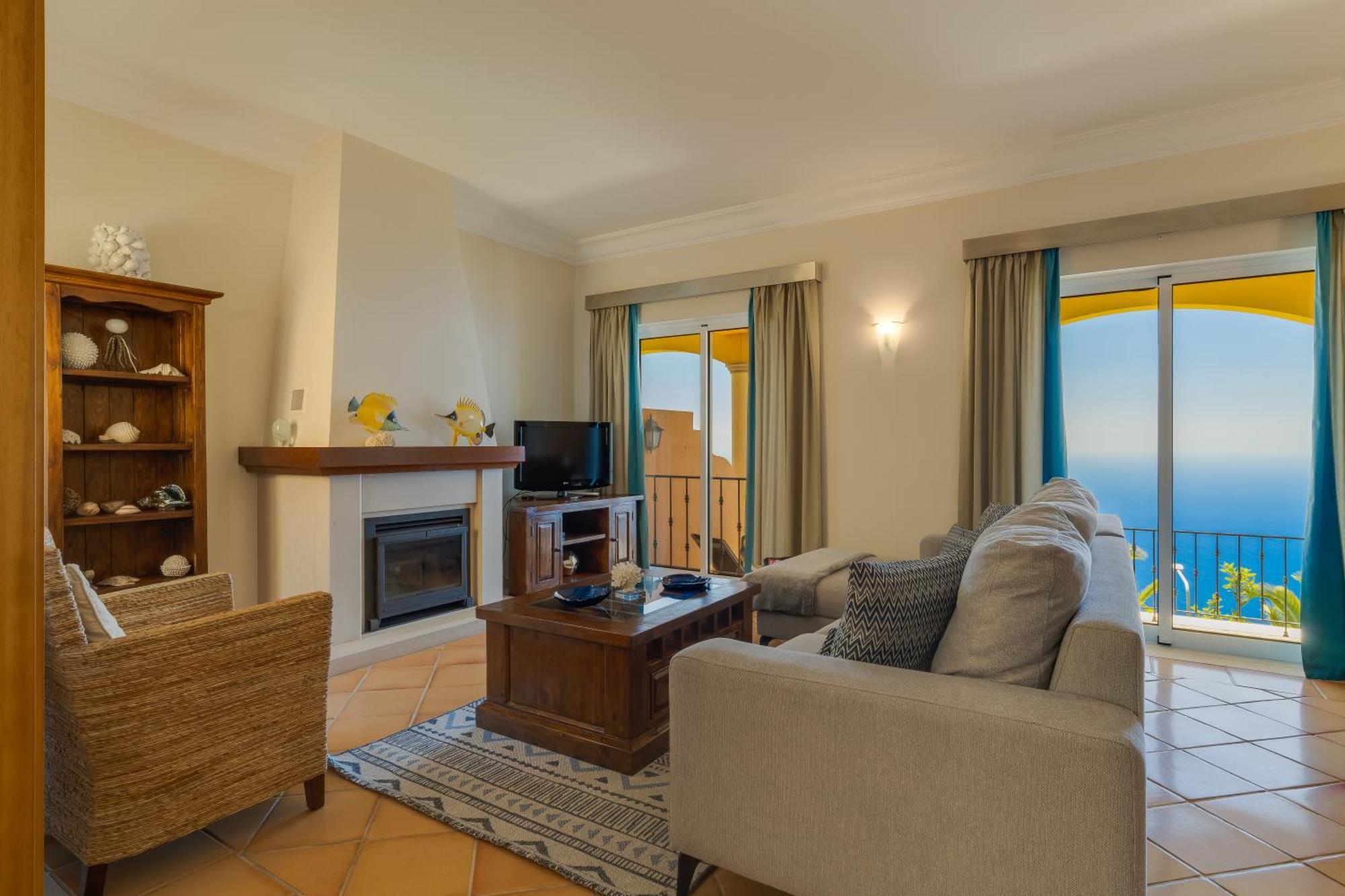 Two-Bedroom Apartment Sea View