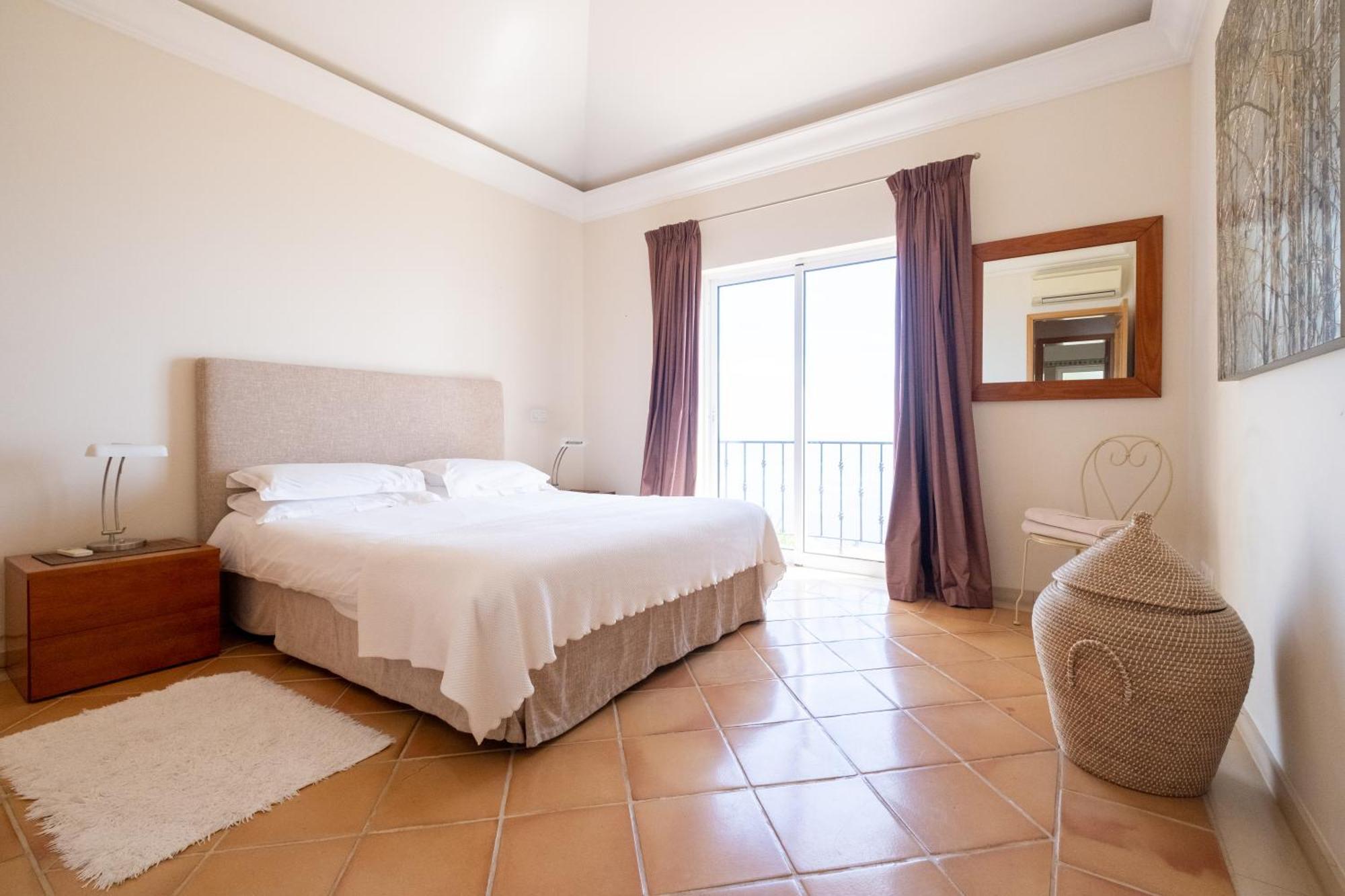 One-Bedroom Apartment Sea View