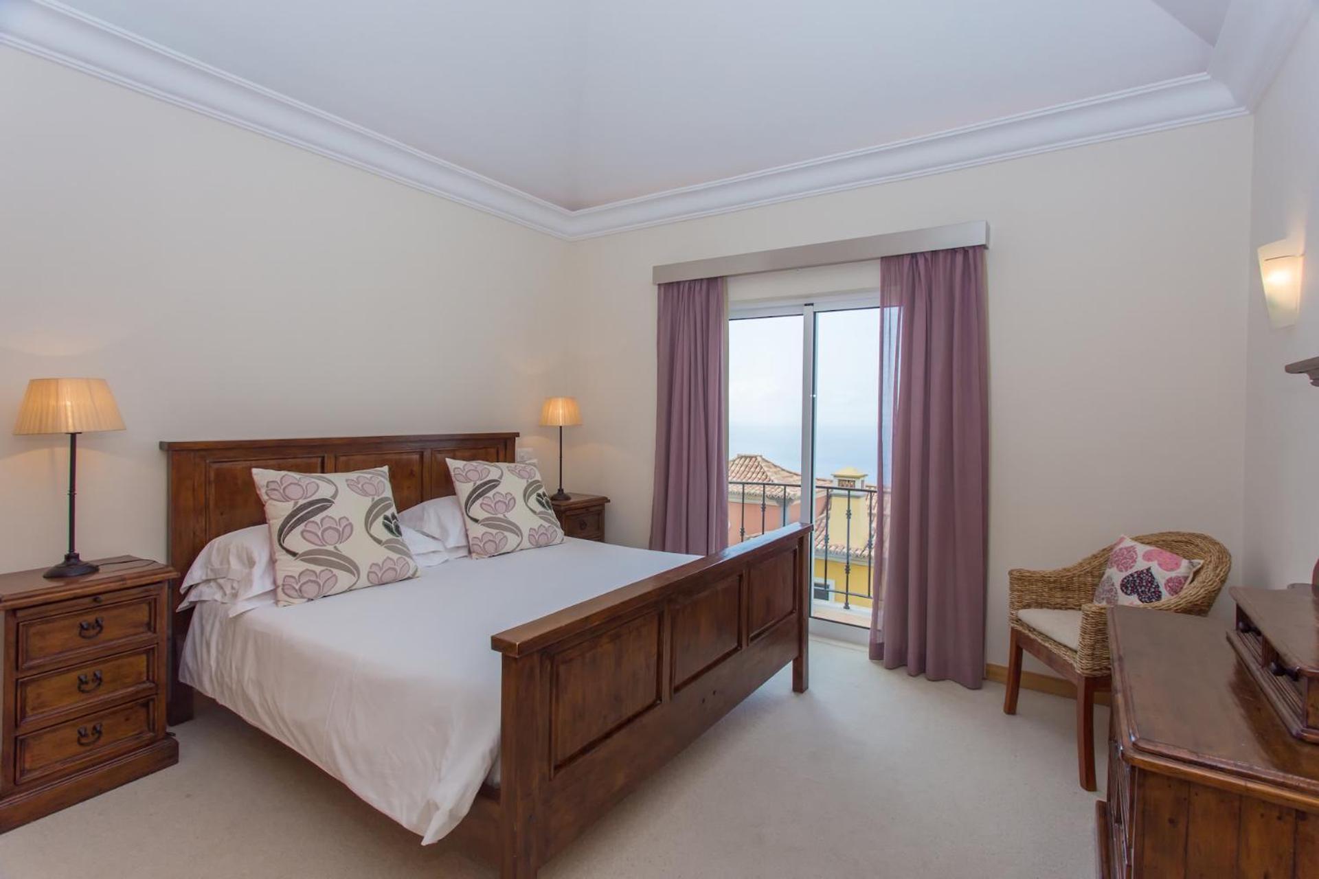 One-Bedroom Apartment Sea View