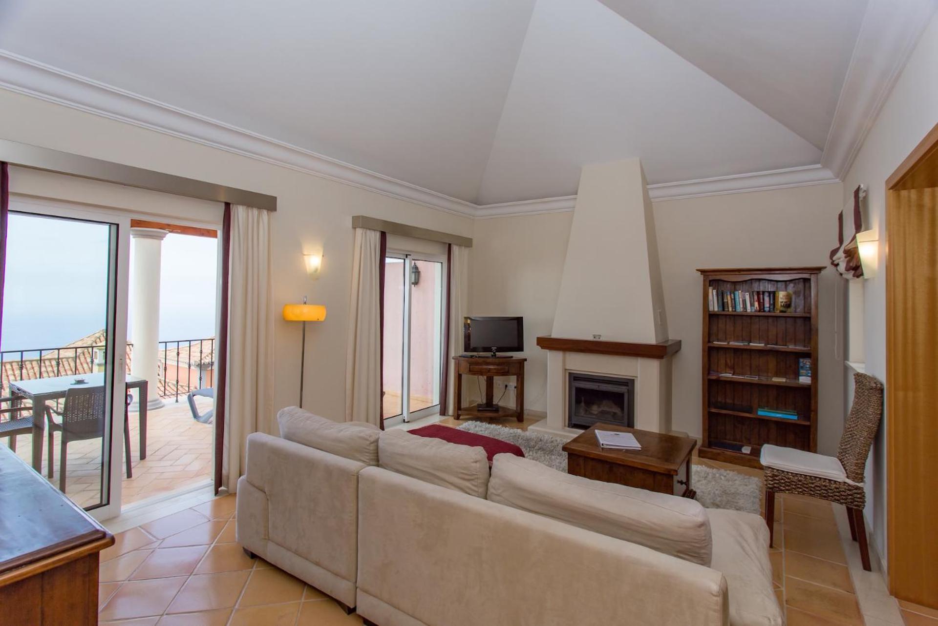 One-Bedroom Apartment Sea View