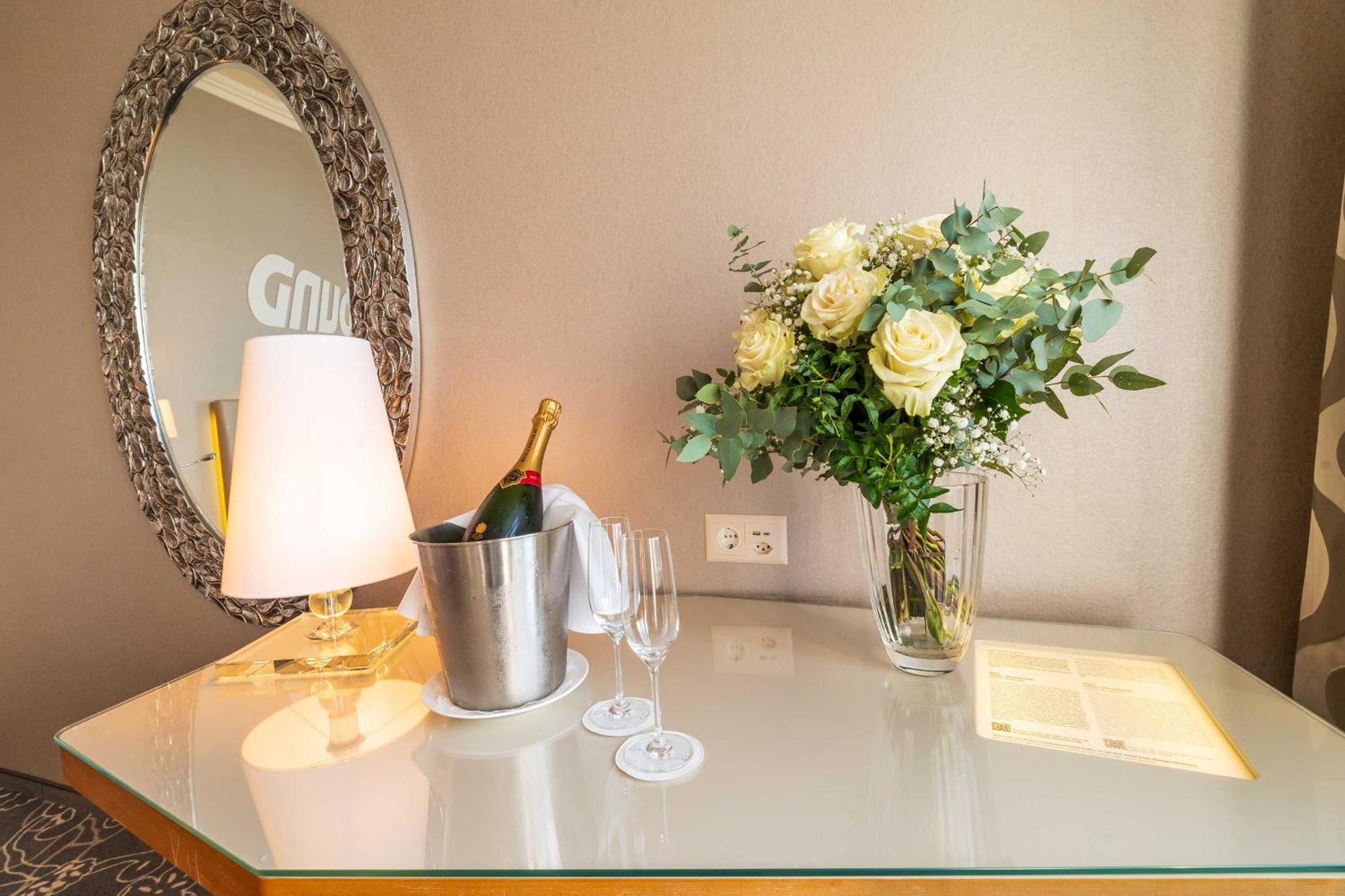 Deluxe Double or Twin Room Lake View