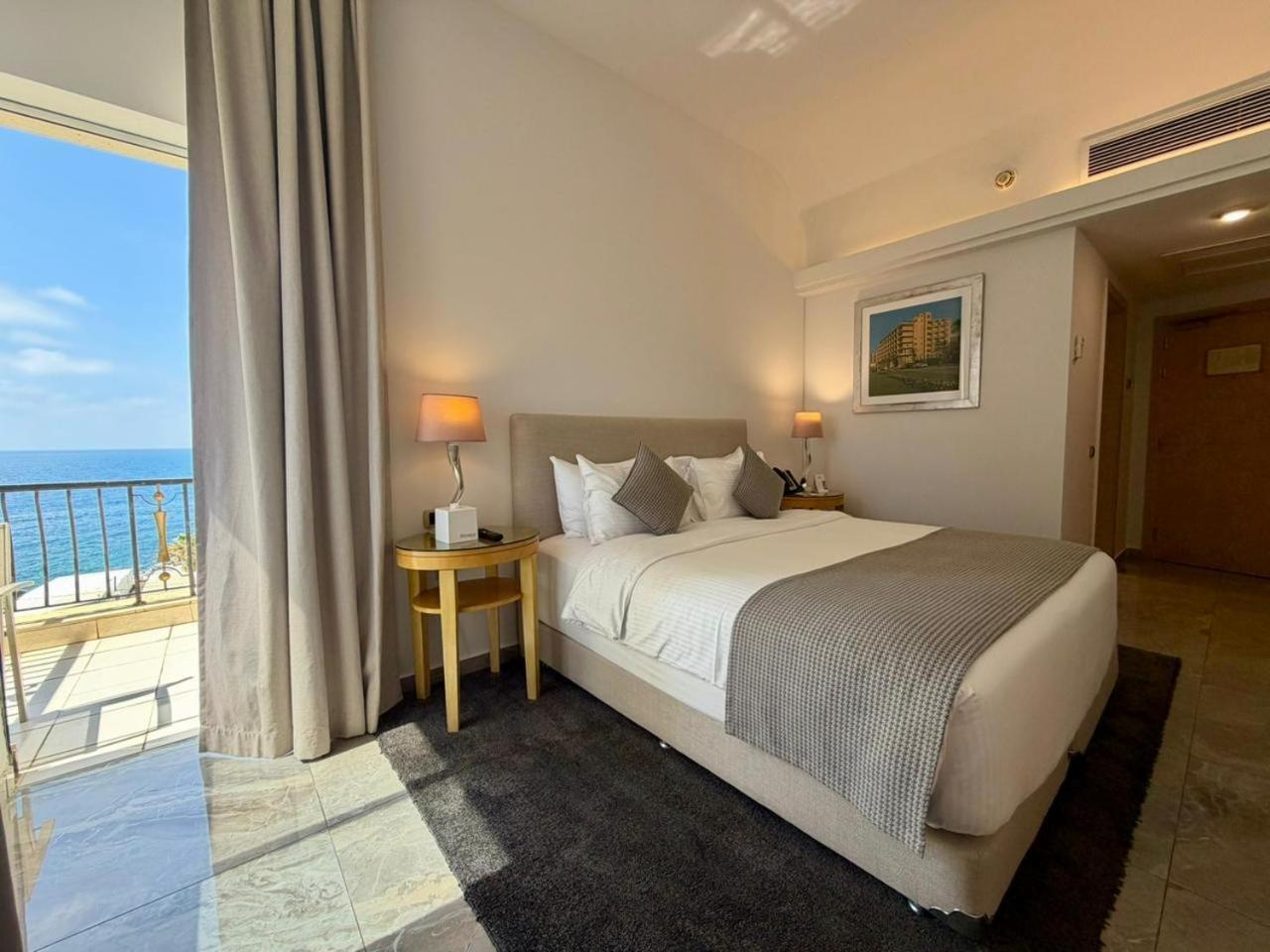 Deluxe Double Room with Partial Sea View