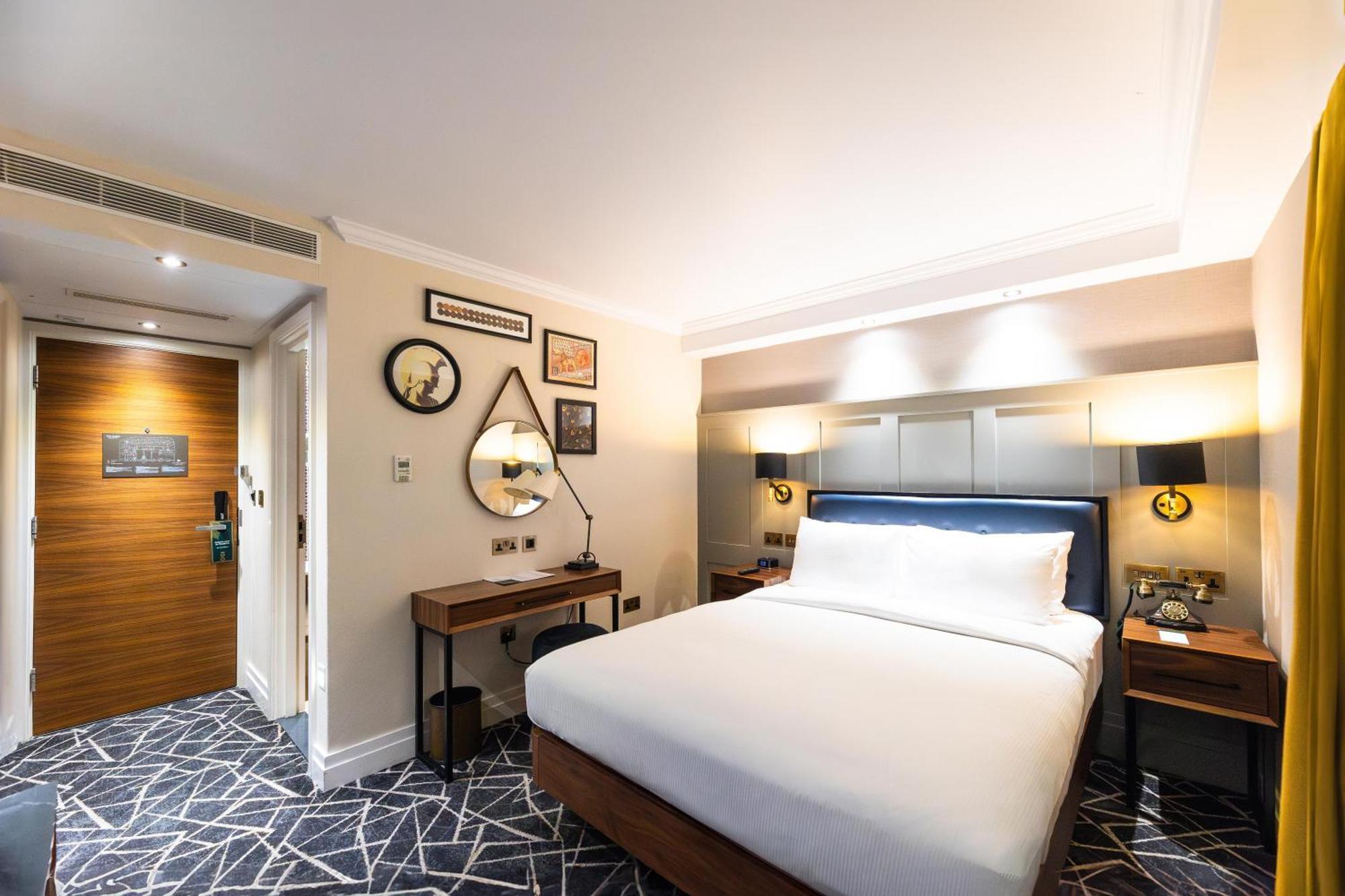 Cosy Atrium Room