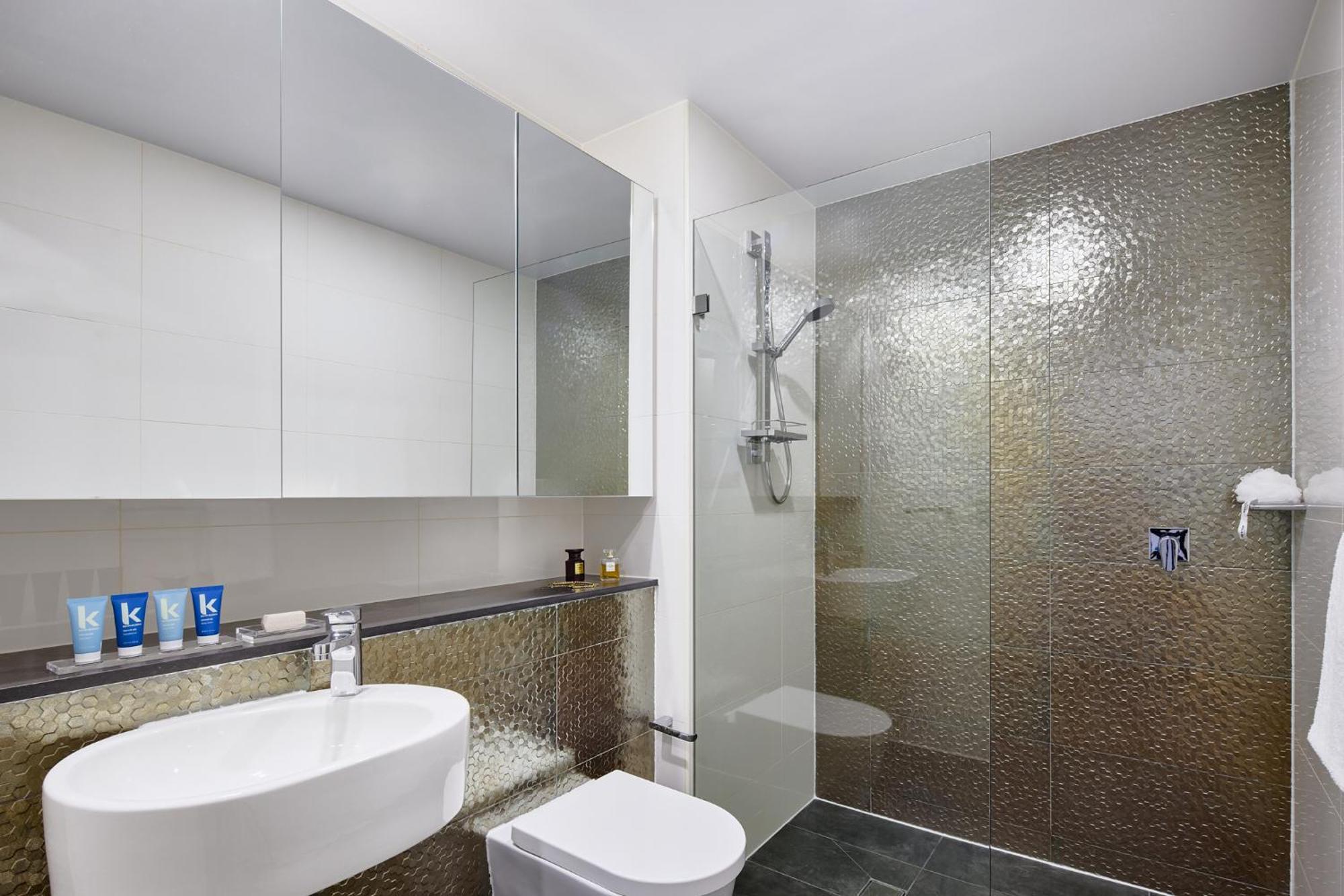 Two-Bedroom Corner Harbour View