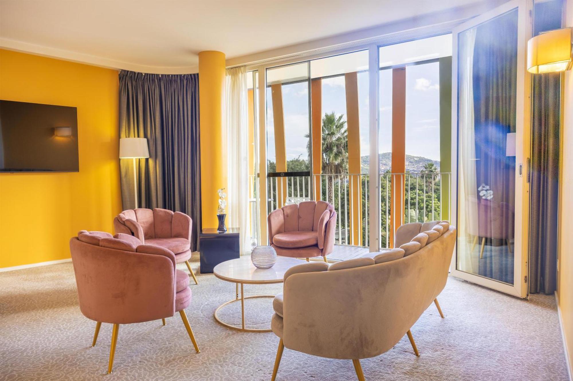Junior Suite Balcony Lounge Access