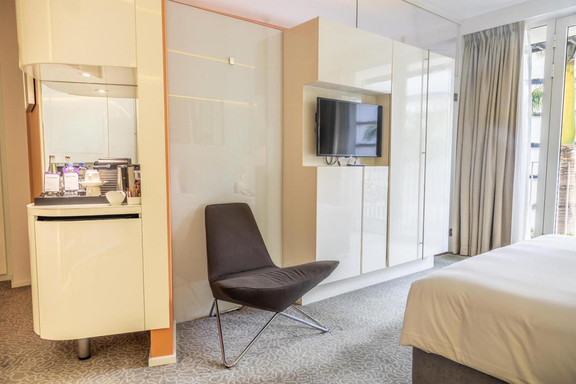 Executive Room View Lounge Access