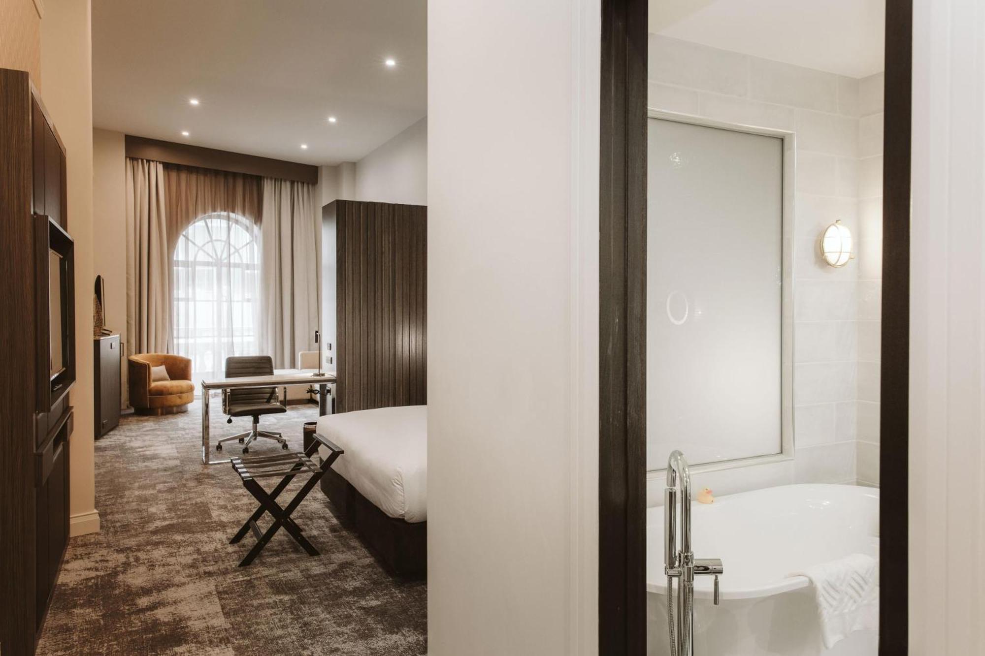 Junior King Suite