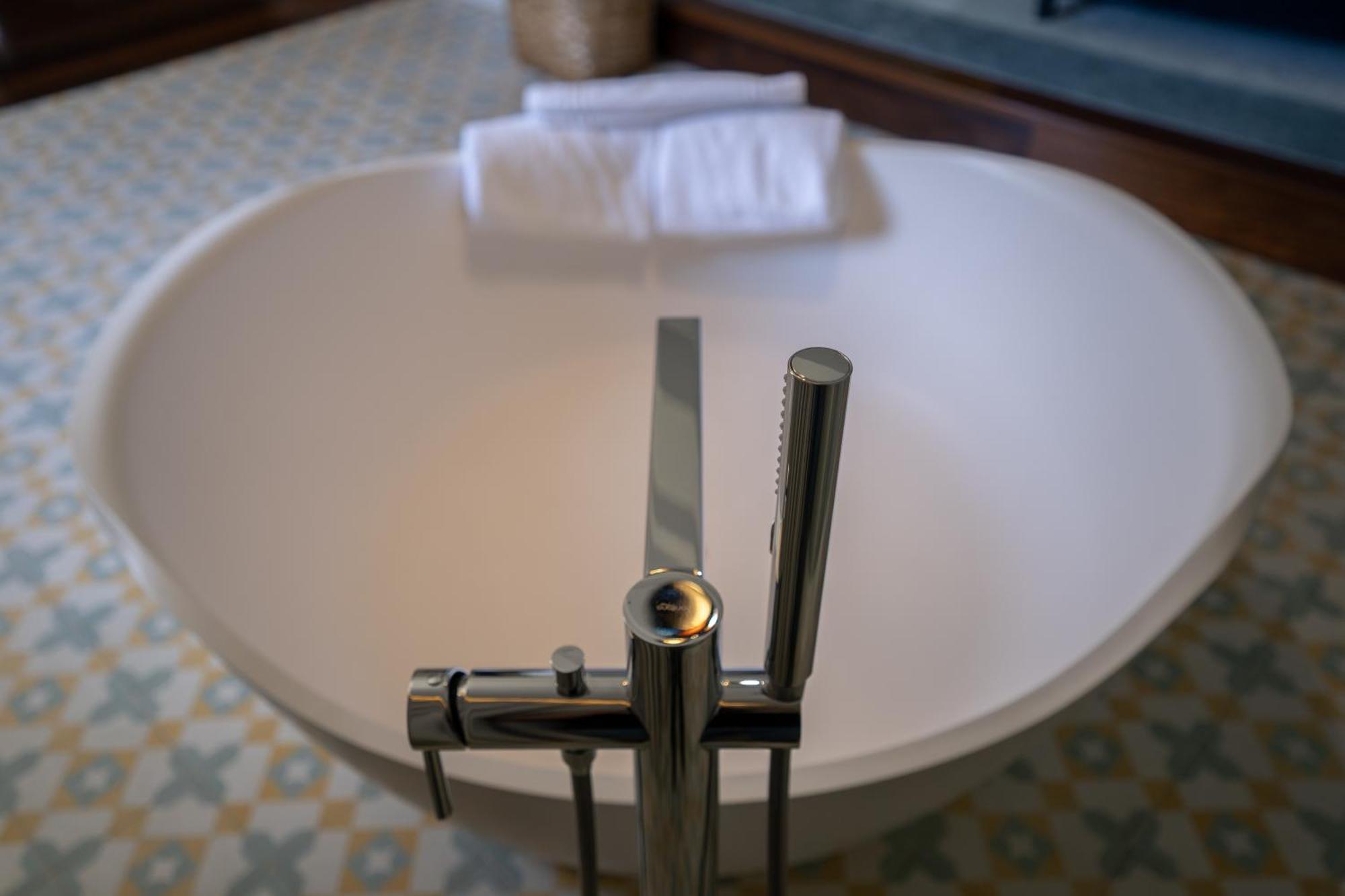 Deluxe King Suite