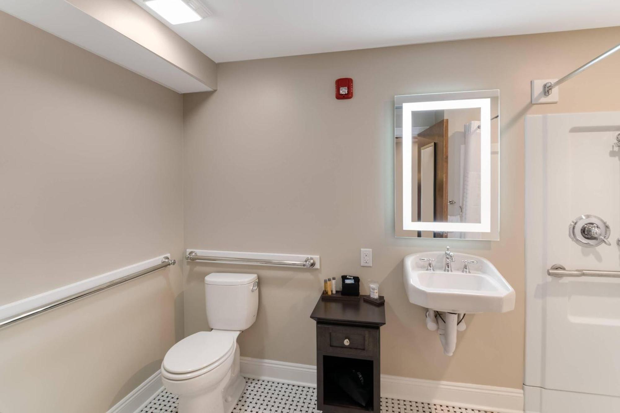 King Room - Accessible/Non-Smoking
