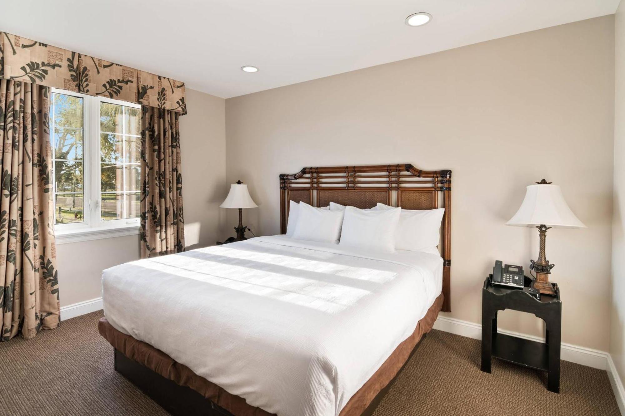 King Room - Upper Floor/Non-Smoking