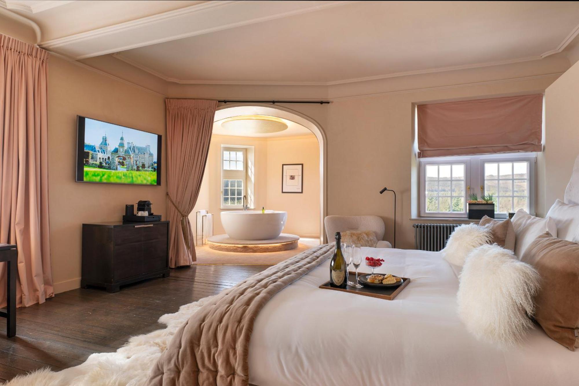 Imperial Suite,1766122483:JPEG