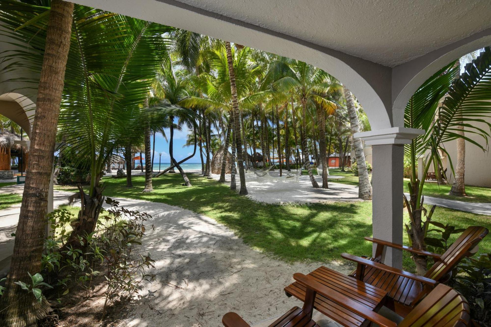 Royal Retreat Beachfront Suite