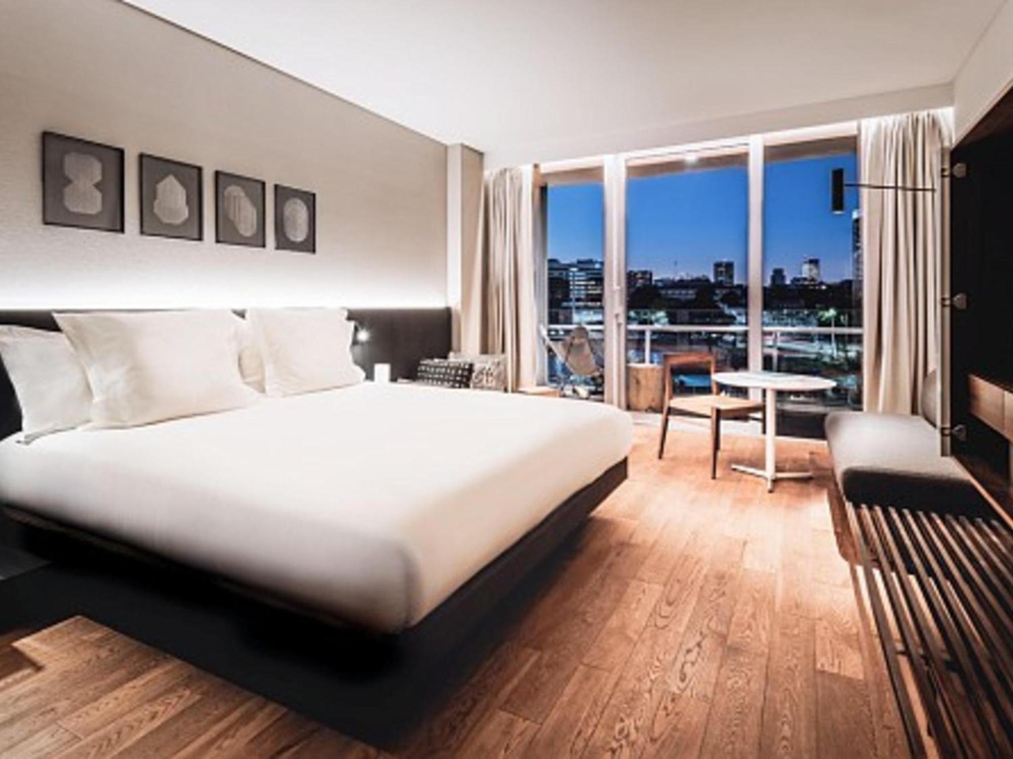 Superior King Room View