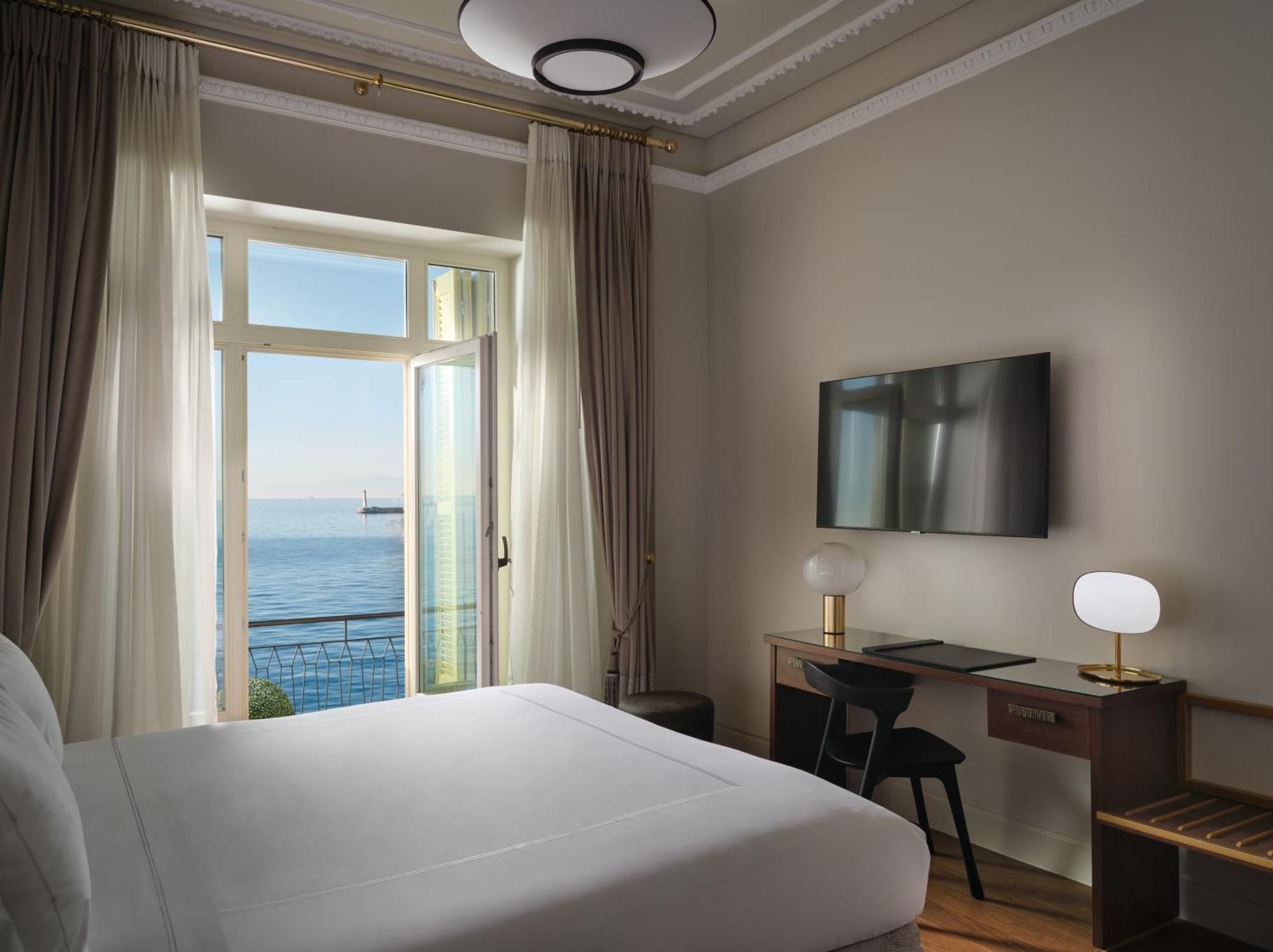 Méditerranée Suite Sea Front Balcony