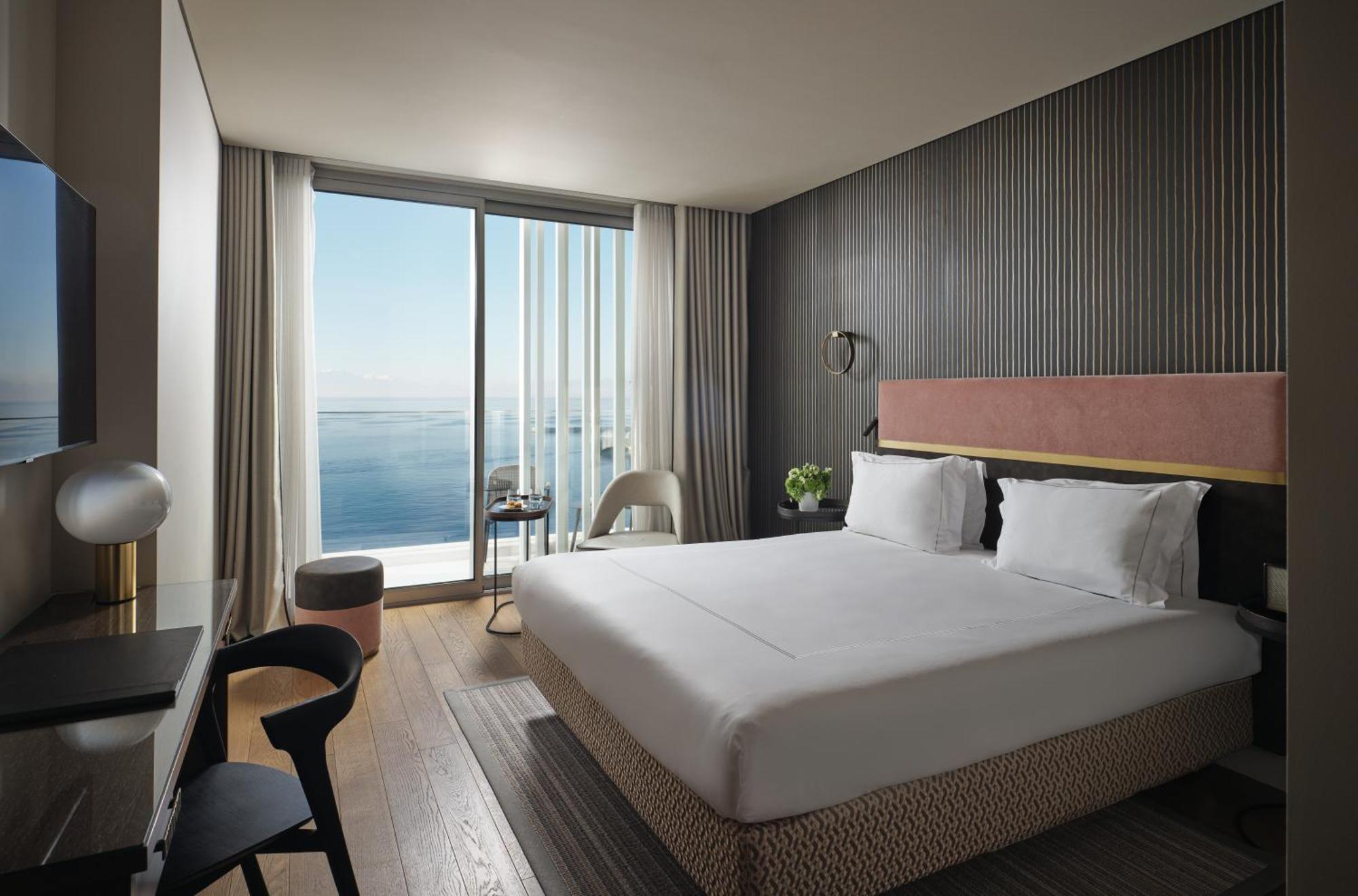 Deluxe Seafront Room Balcony