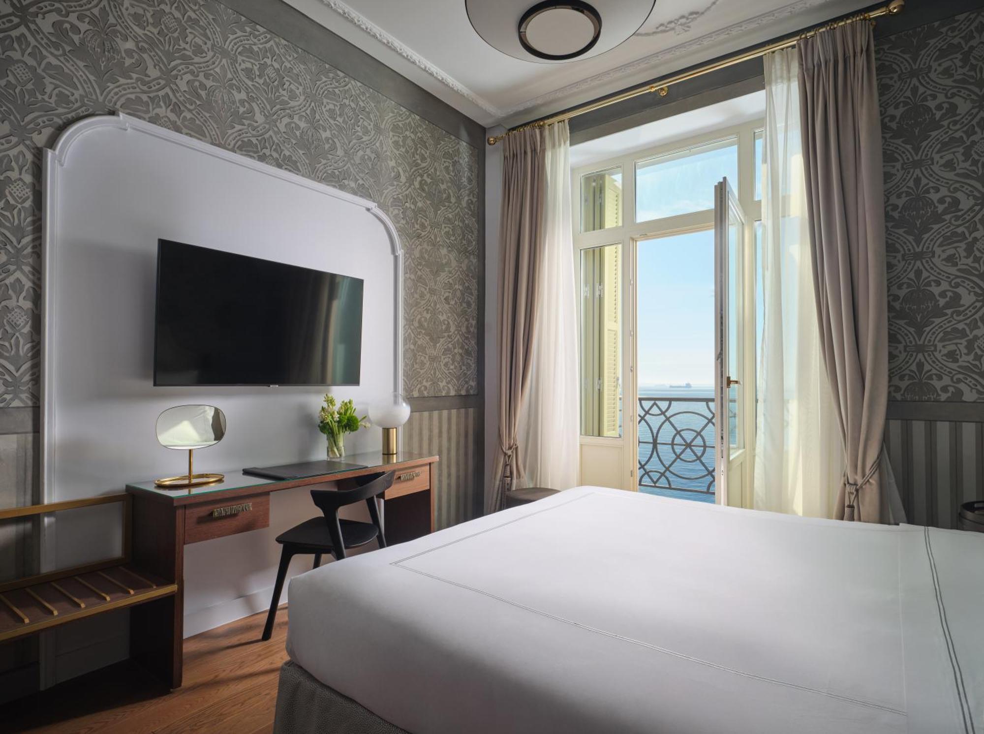 Junior Suite Sea Front Balcony