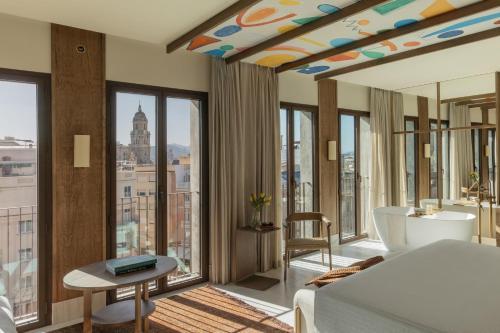 Suite junior Extra ME+ con vistas a la Alcazaba