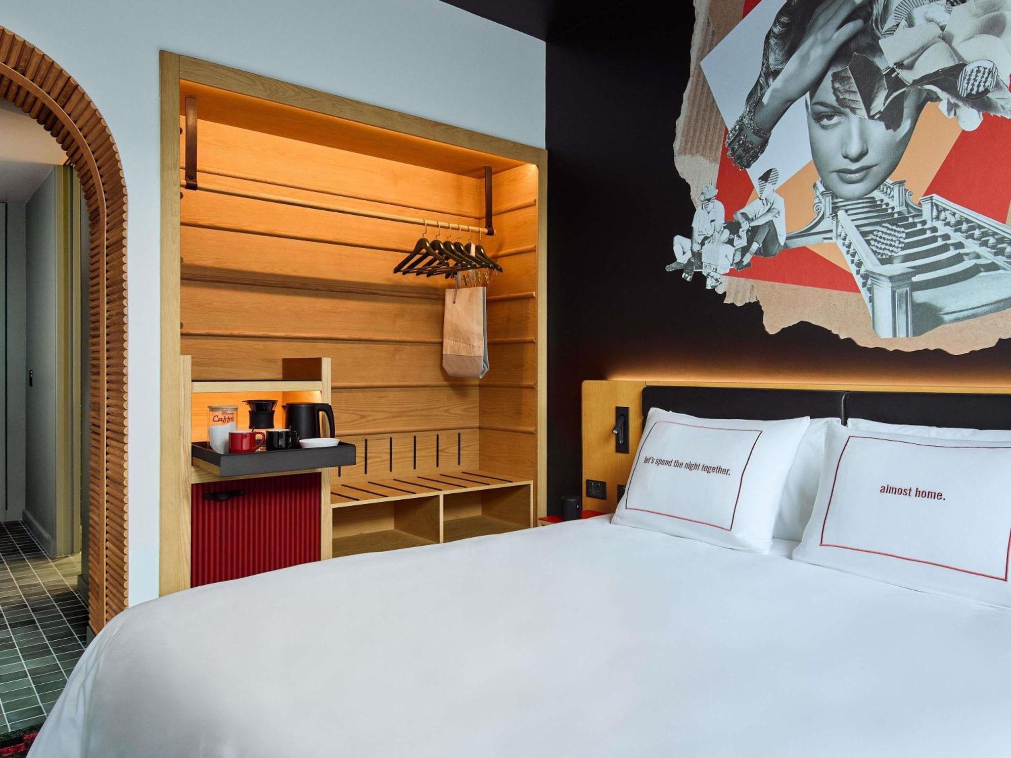 Medium King Room