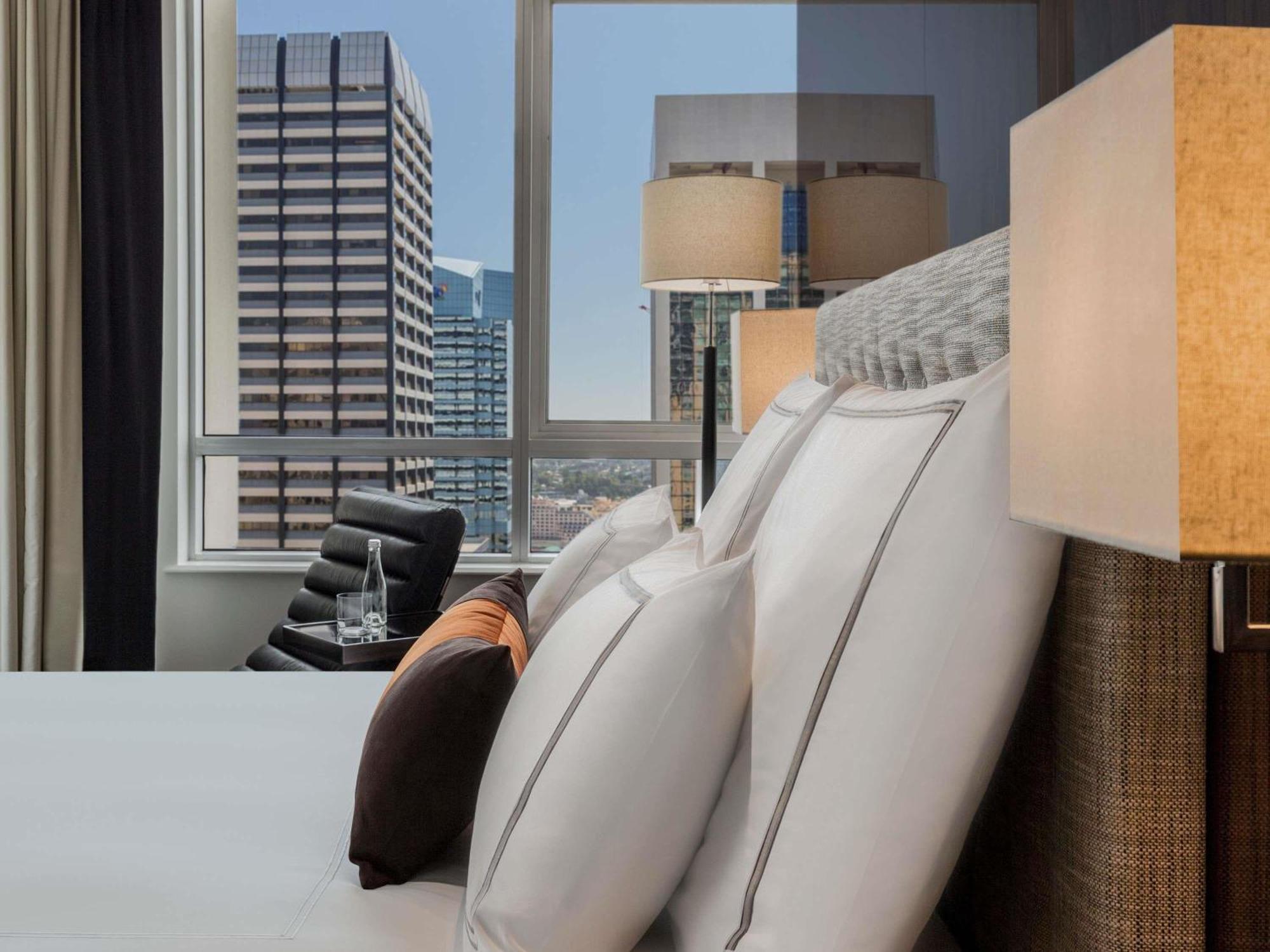 Chambre Lit King-Size Signature Skyline avec Accès à l'Étage Club - Étage Supérieur