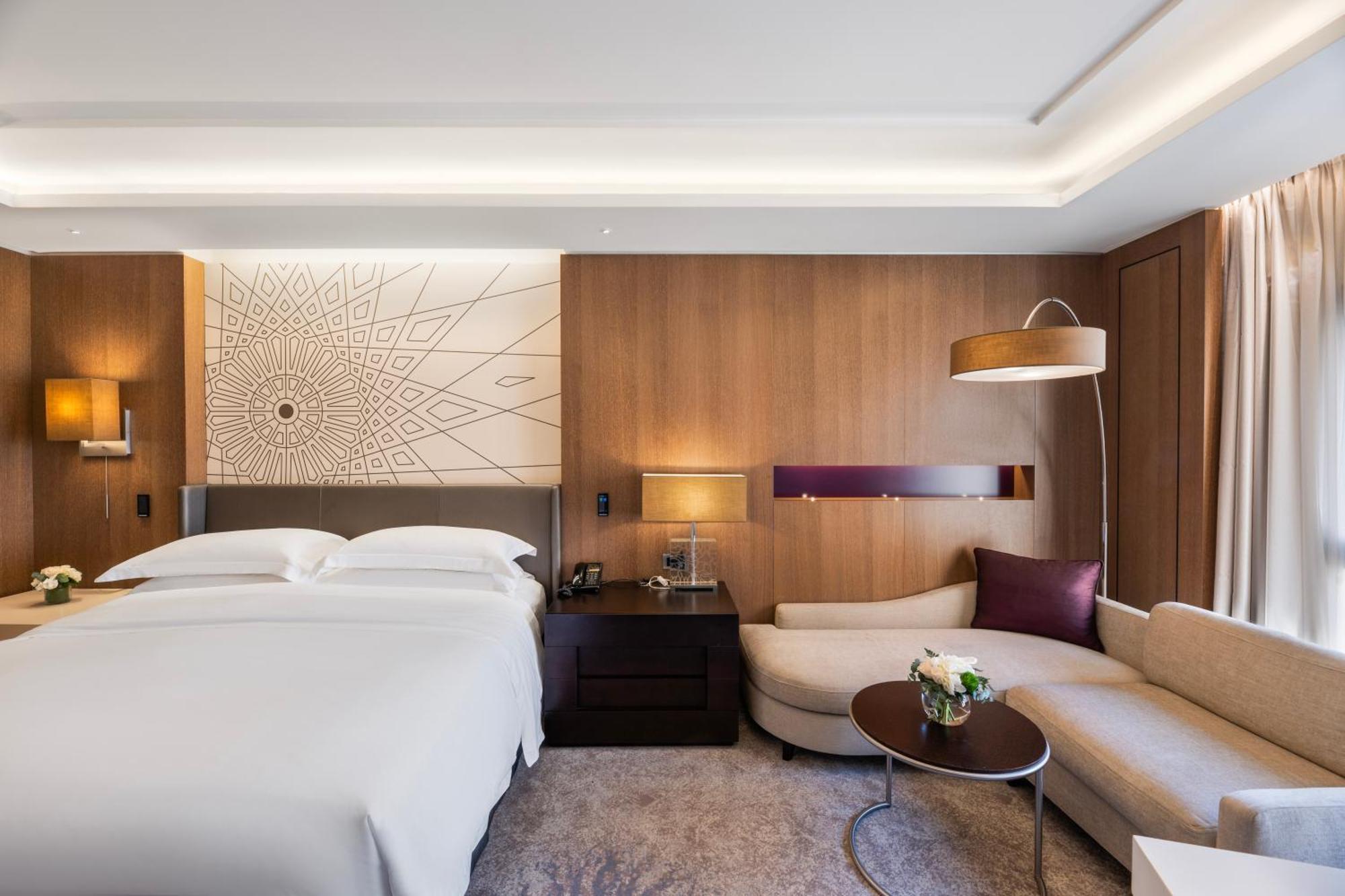 1 King Bed Club City View,1769503254:JPEG