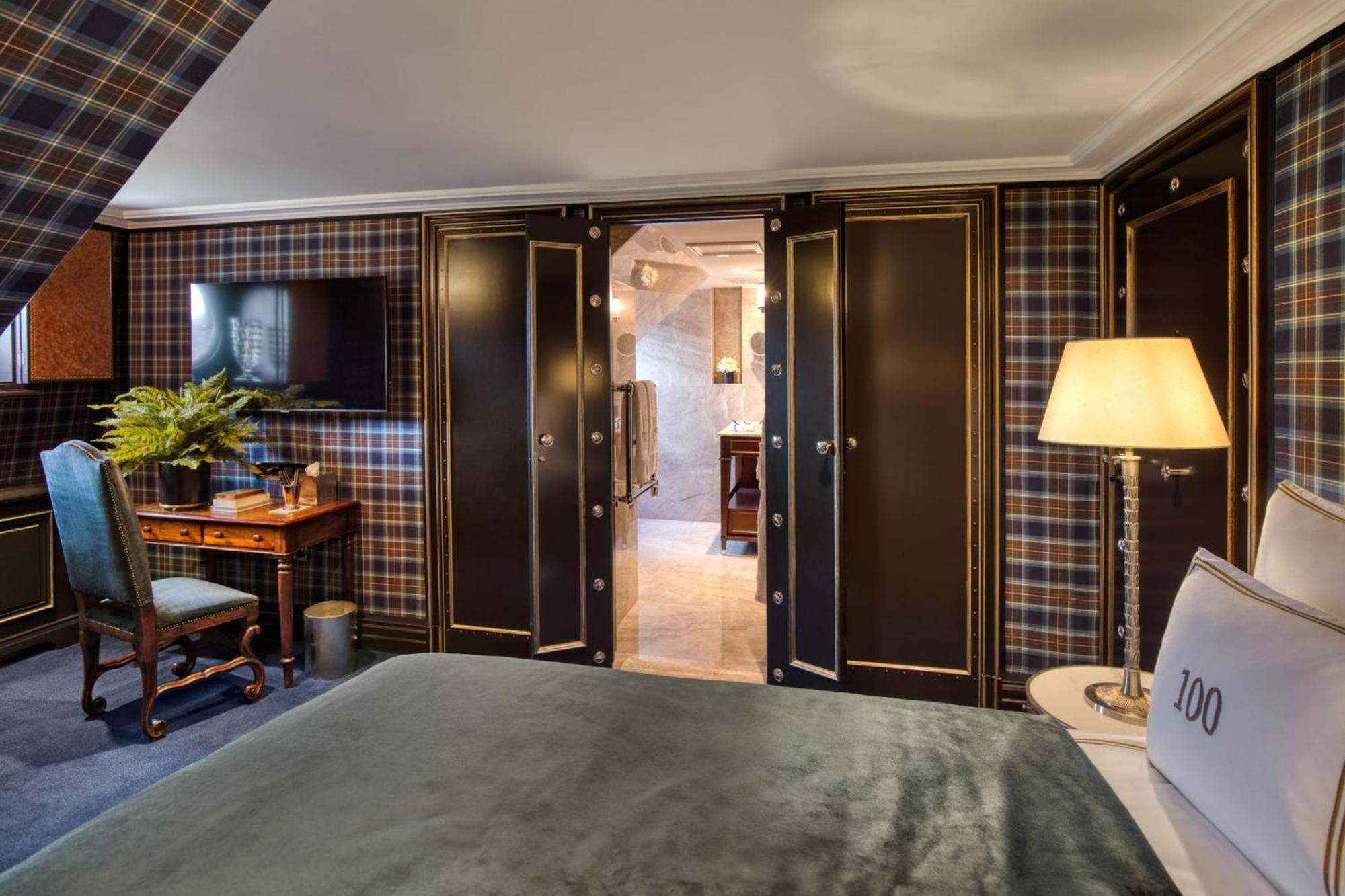 Deluxe Double Room Castle View