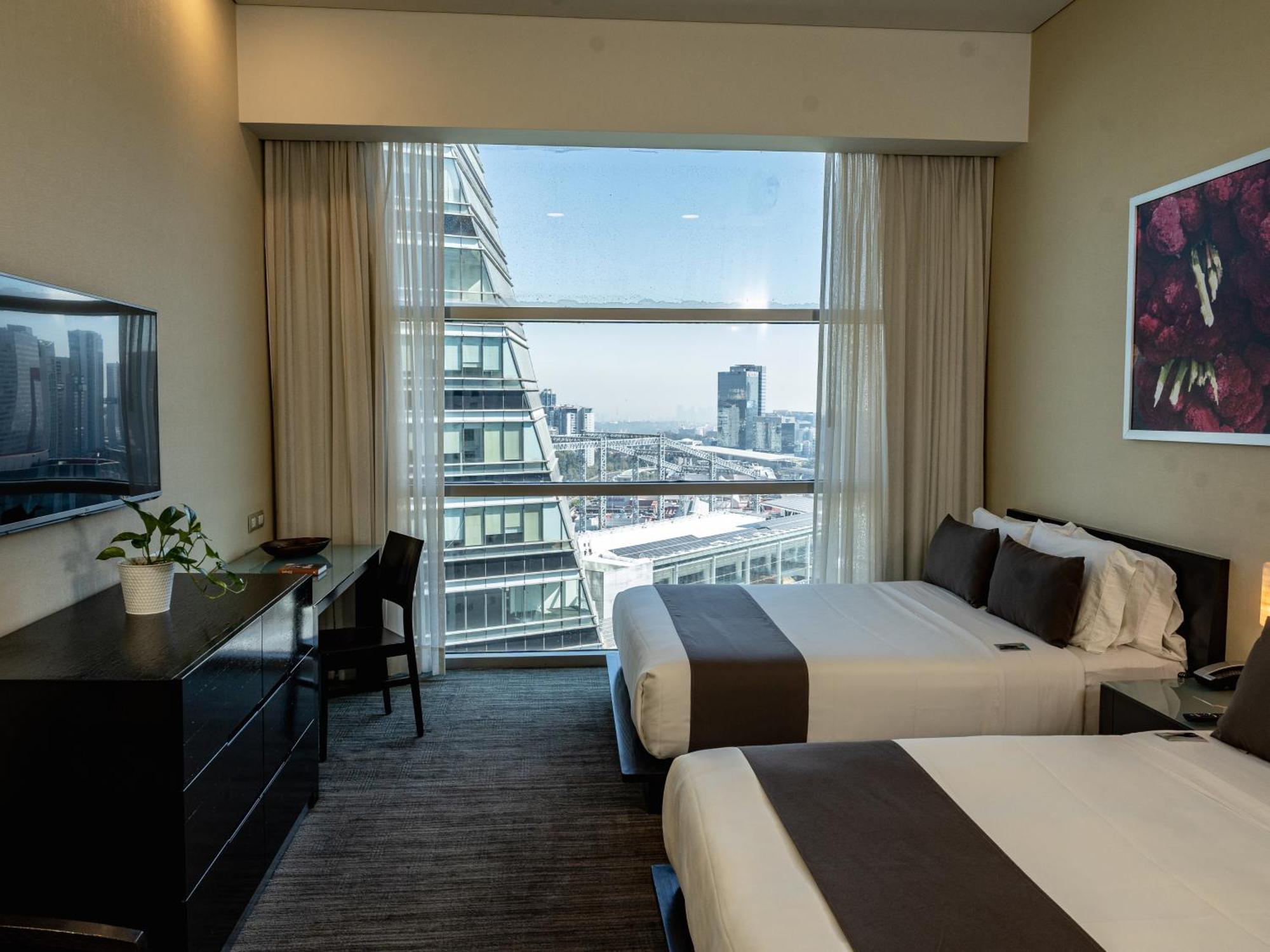 Deluxe Queen Room City View
