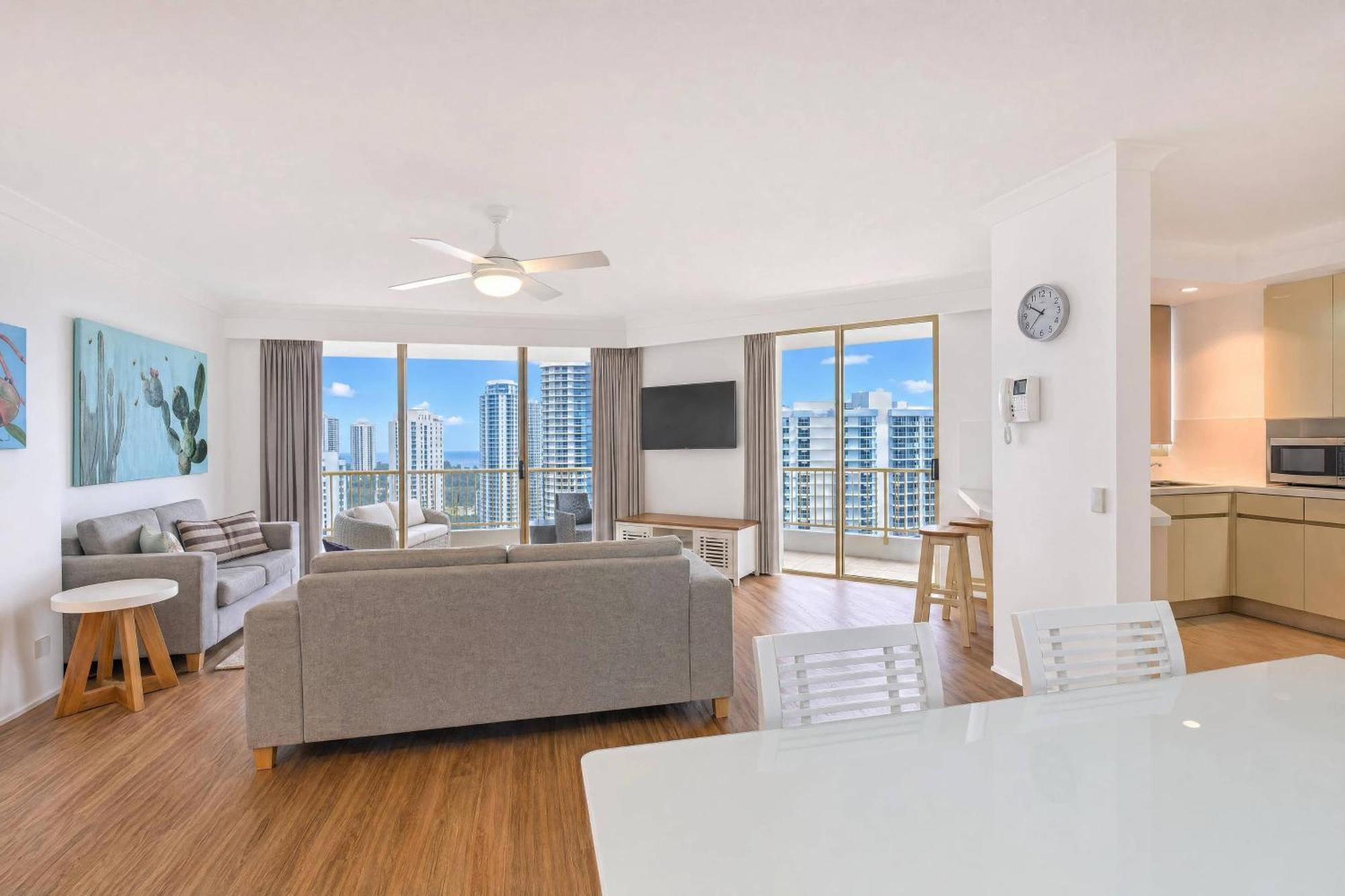 Two-Bedroom Apartment Balcony Sea View