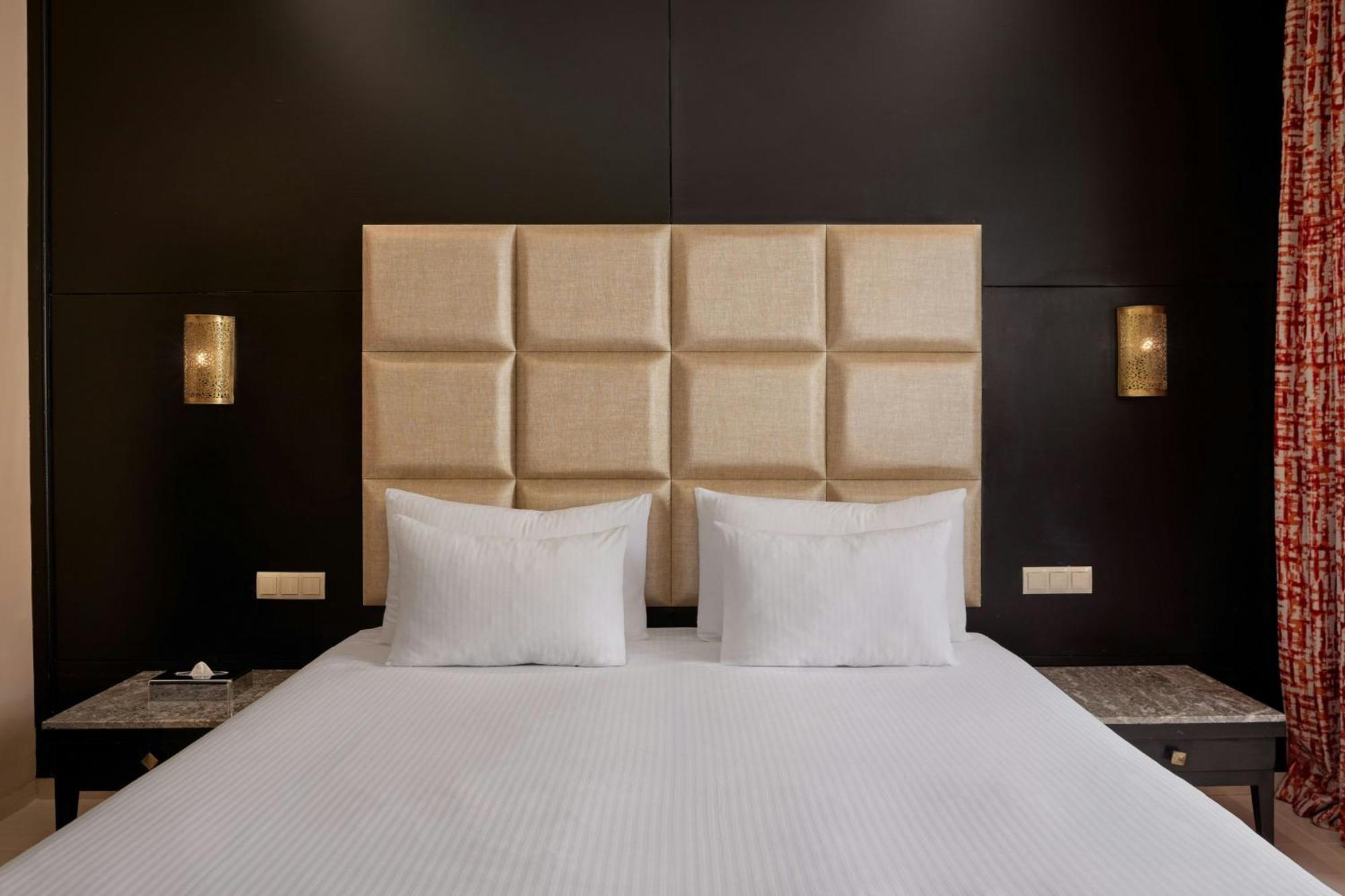 Classic Queen Suite with Sofa Bed and Poolside View