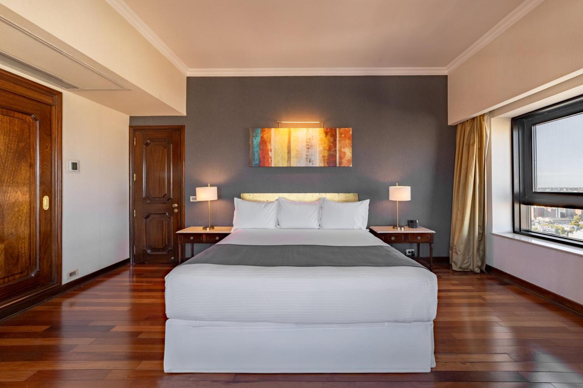 Premium King Suite