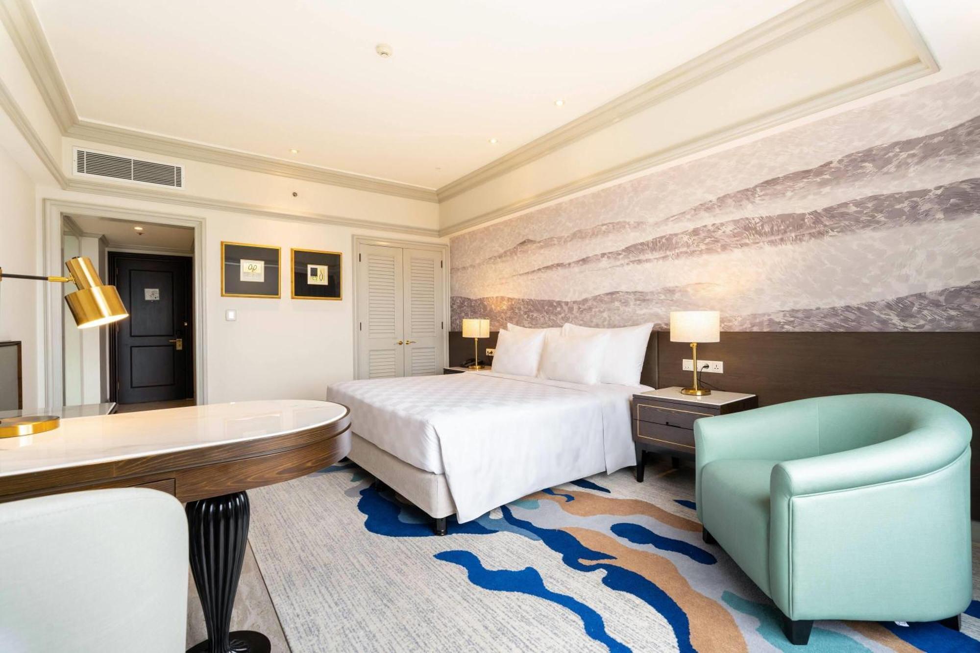 Deluxe Urban King Room Smoking