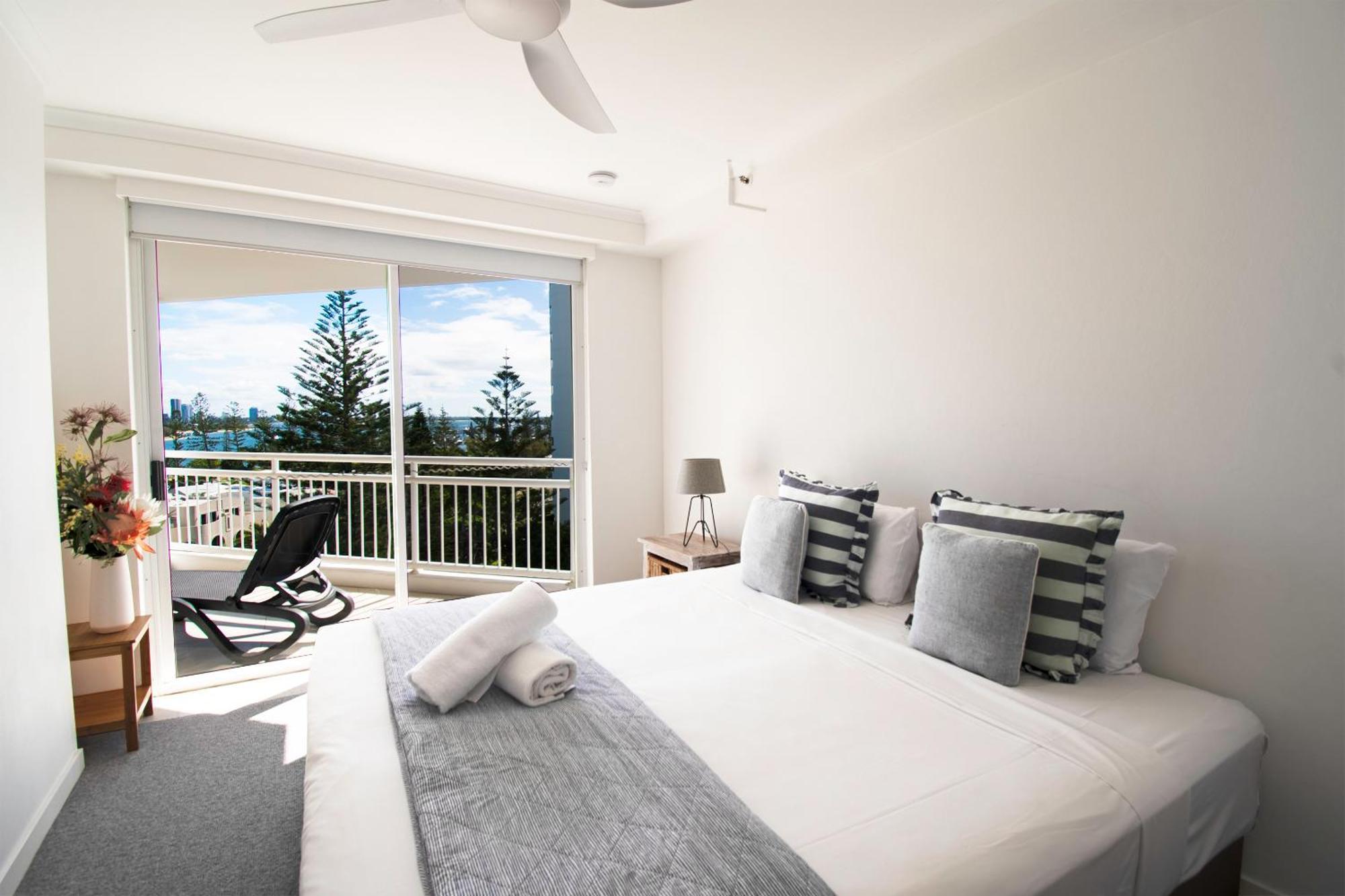 Deluxe Three-Bedroom Apartment