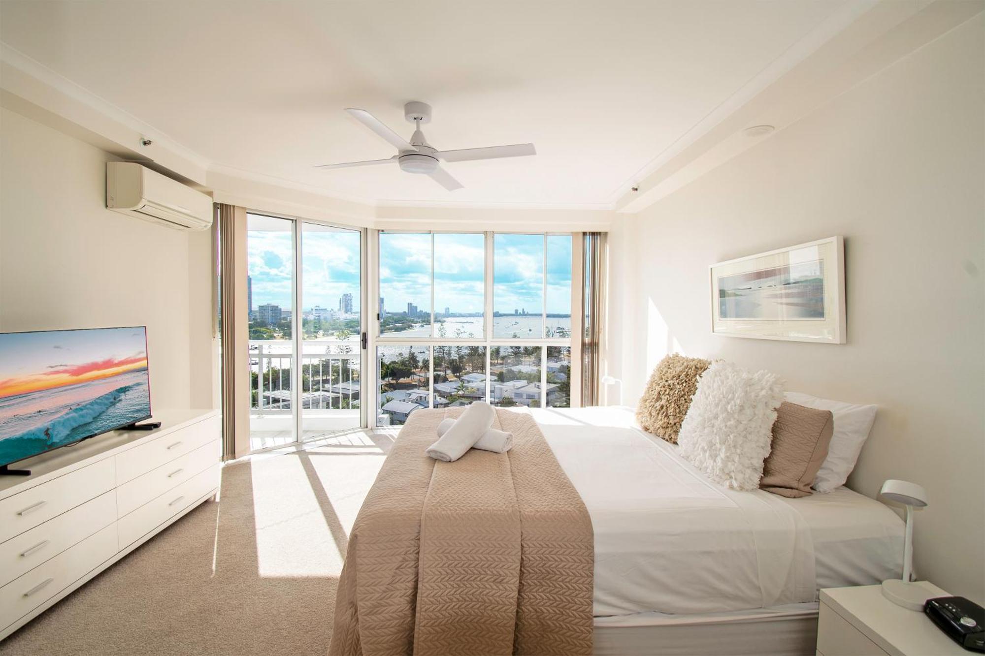 Deluxe Three-Bedroom Apartment