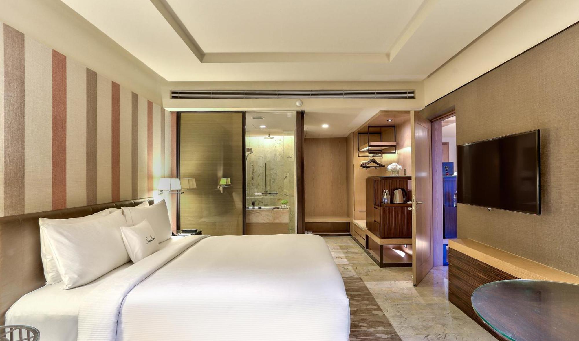 Deluxe King Suite