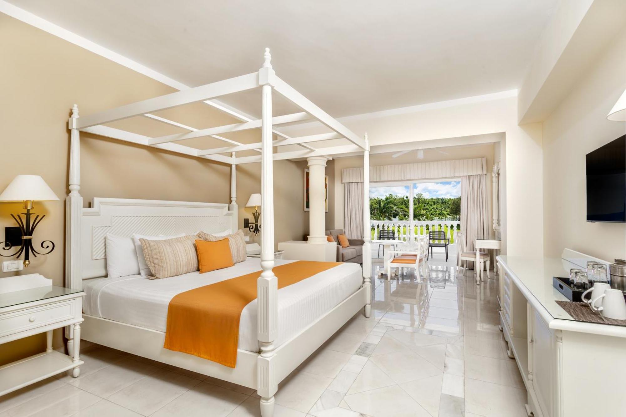 1 King Bed Deluxe Junior Suite SGL