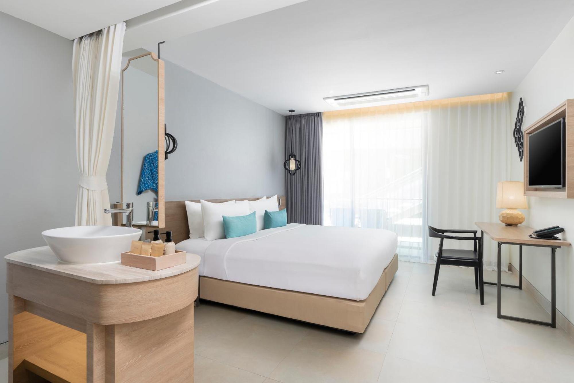Deluxe Double or Twin Room