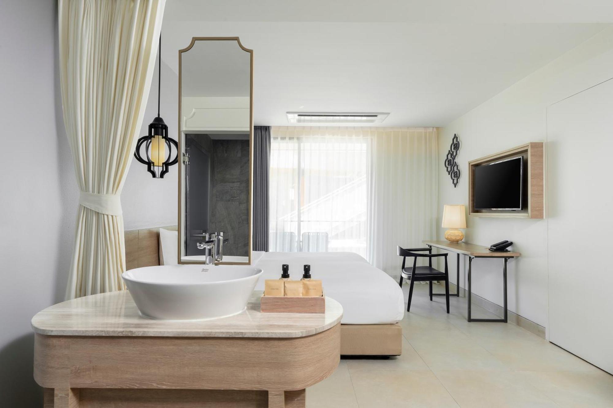 Deluxe Double or Twin Room
