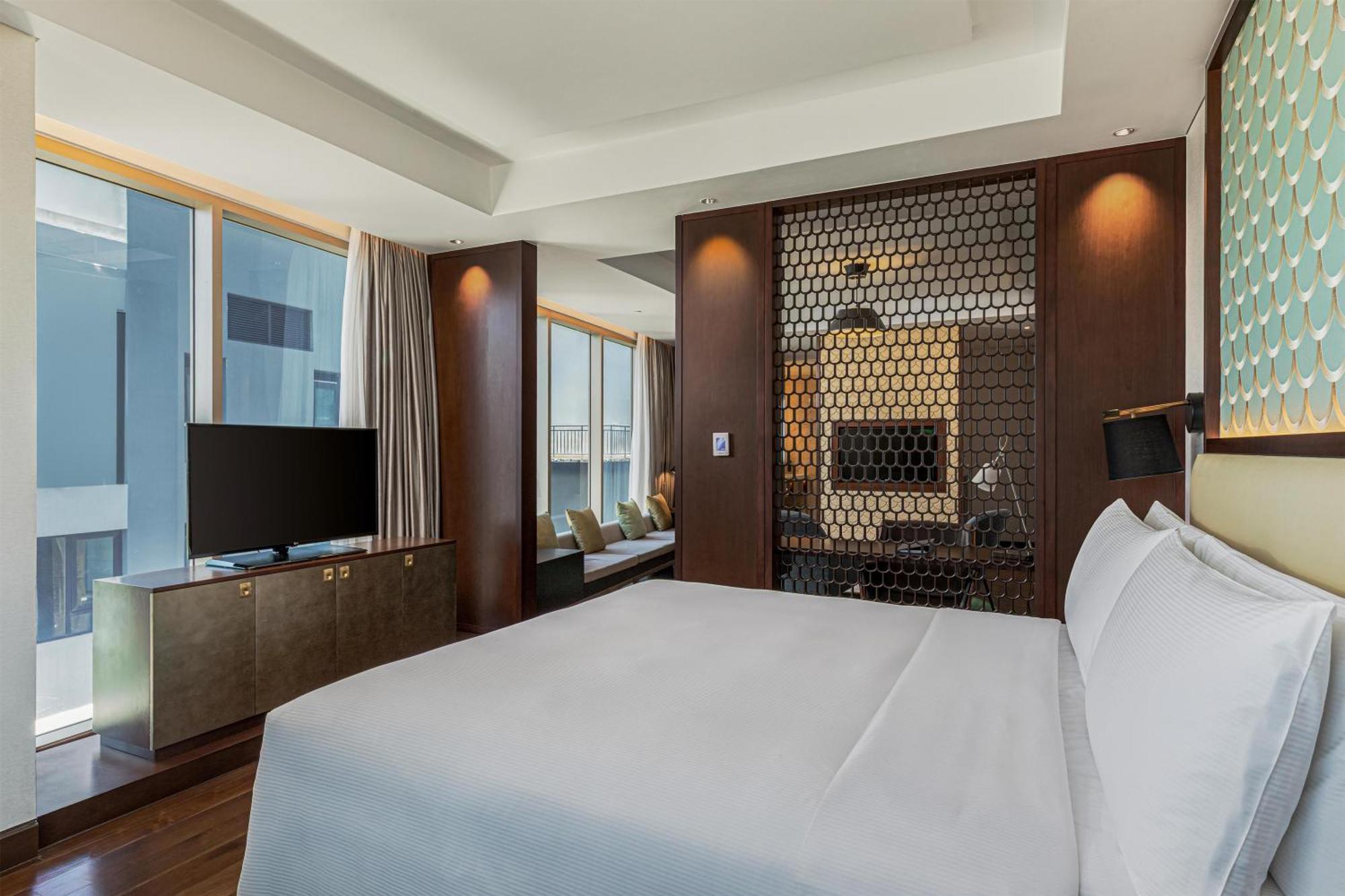 One-Bedroom King Suite City View
