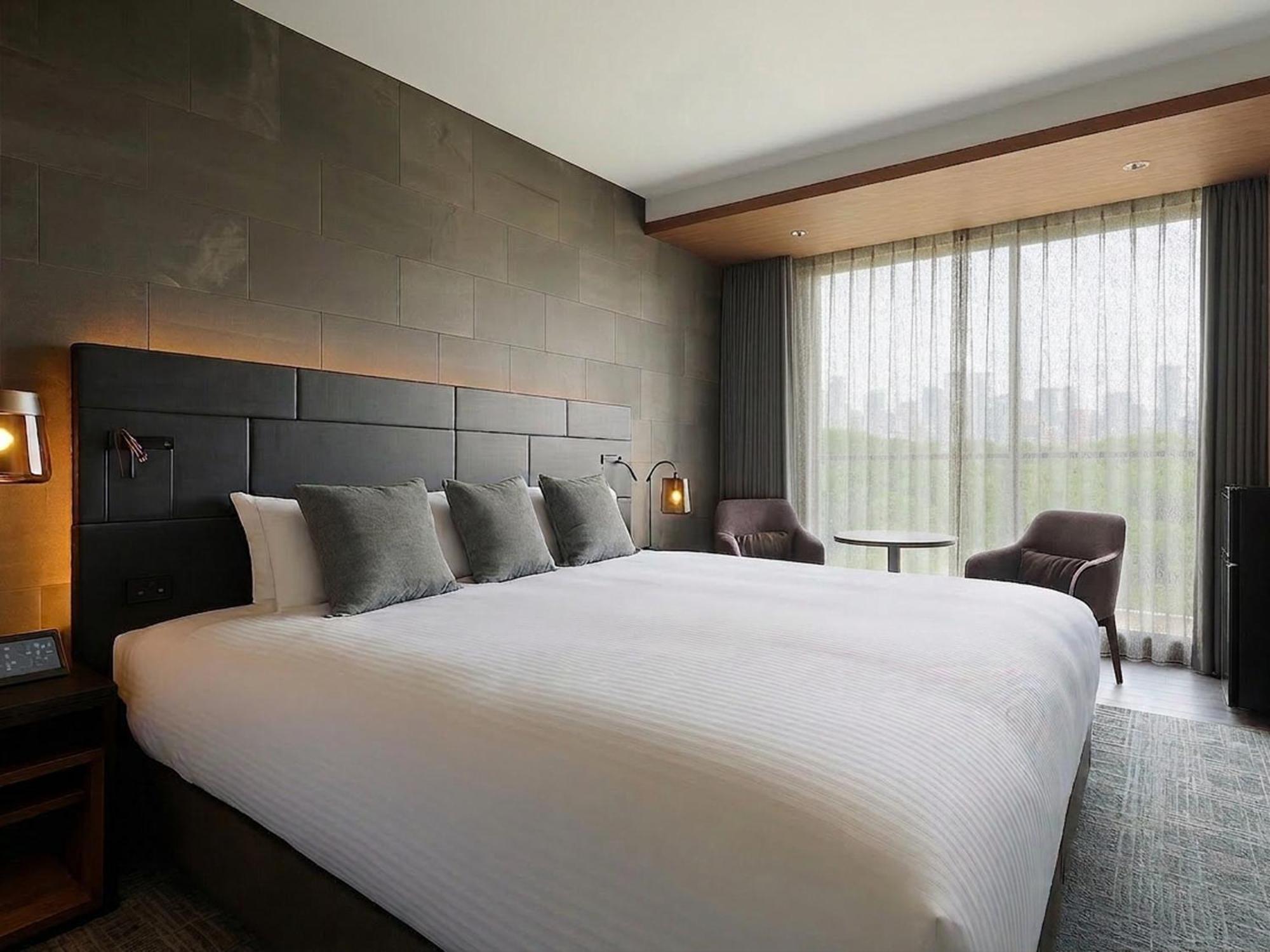 Standard Wide King Room Balcony