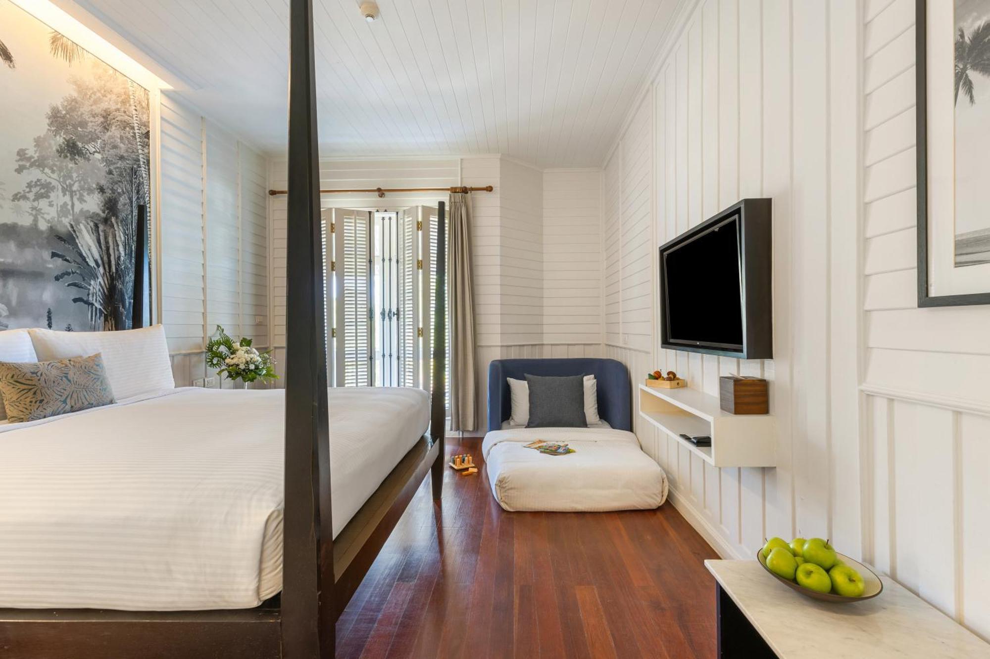 Superior Familiekamer met 1 Kingsize Bed en Uitzicht op het Zwembad - Balkon