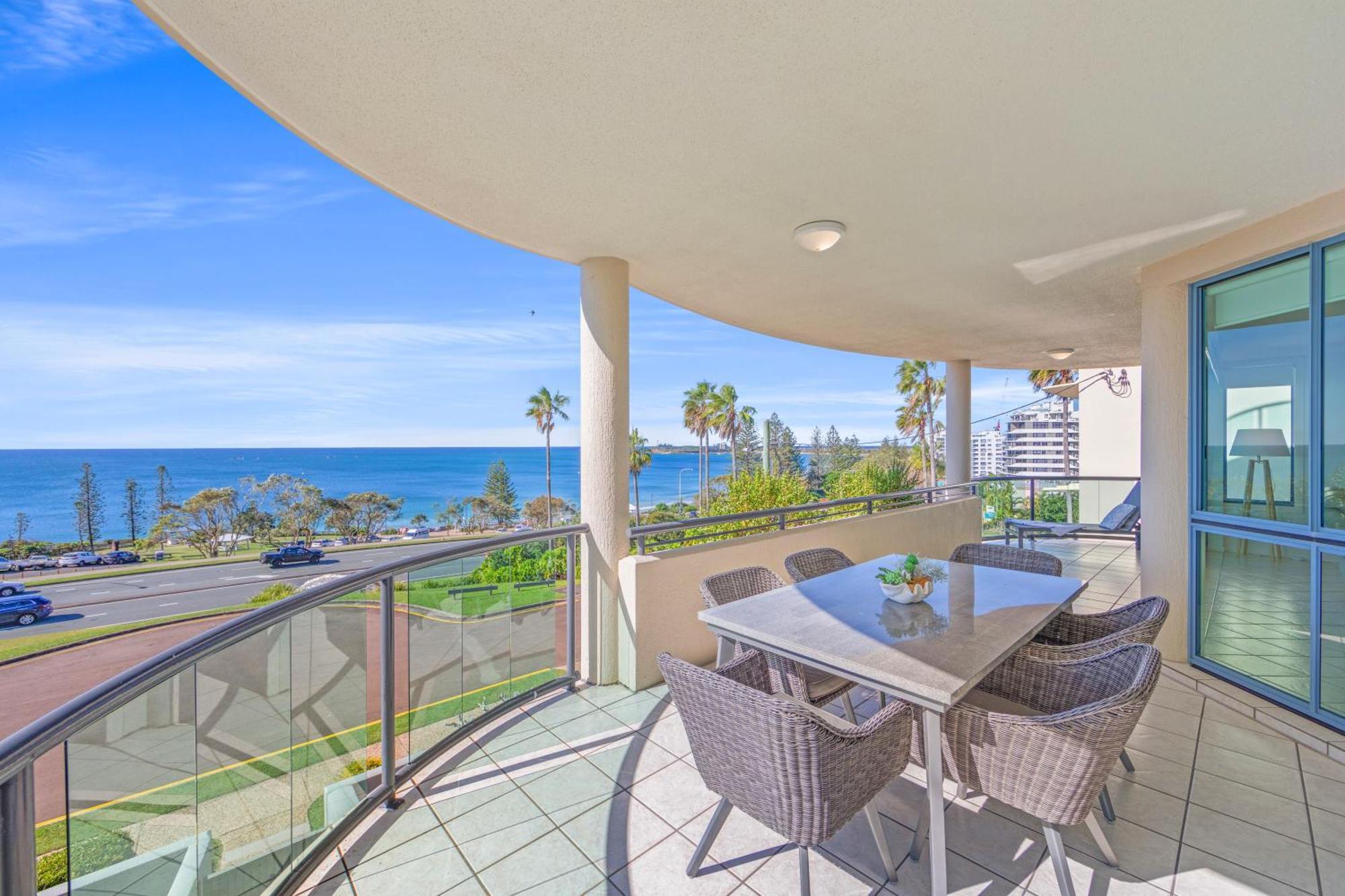 Three-Bedroom Apartment Ocean View